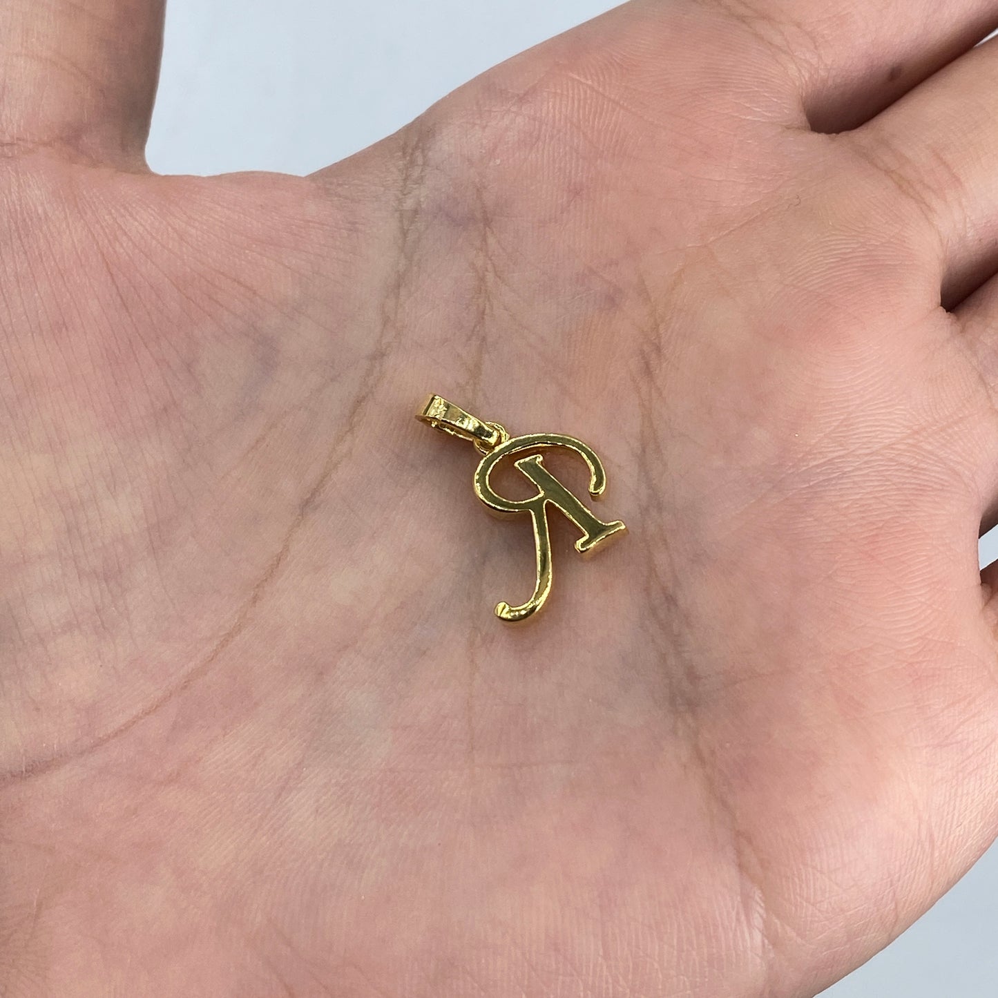 10K Cursive R Initial Diamond Pendant