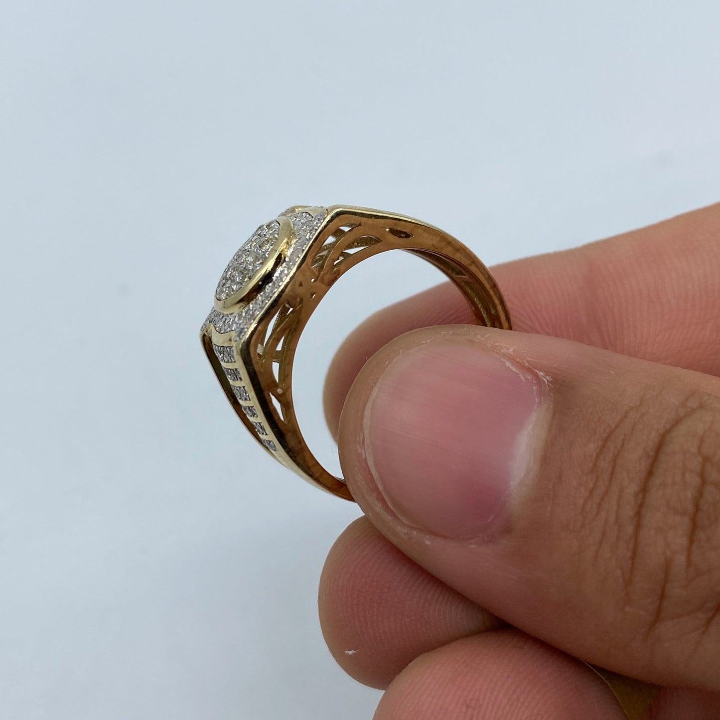10K Circle Prometheus Diamond Ring