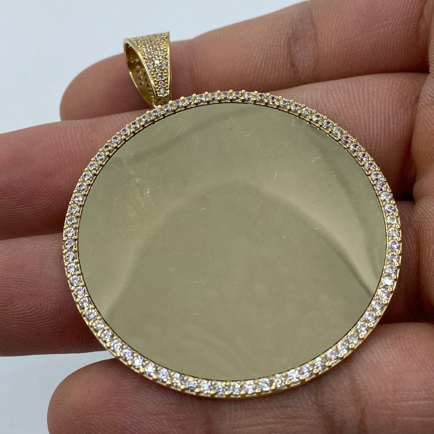 14K Round Picture Pendant