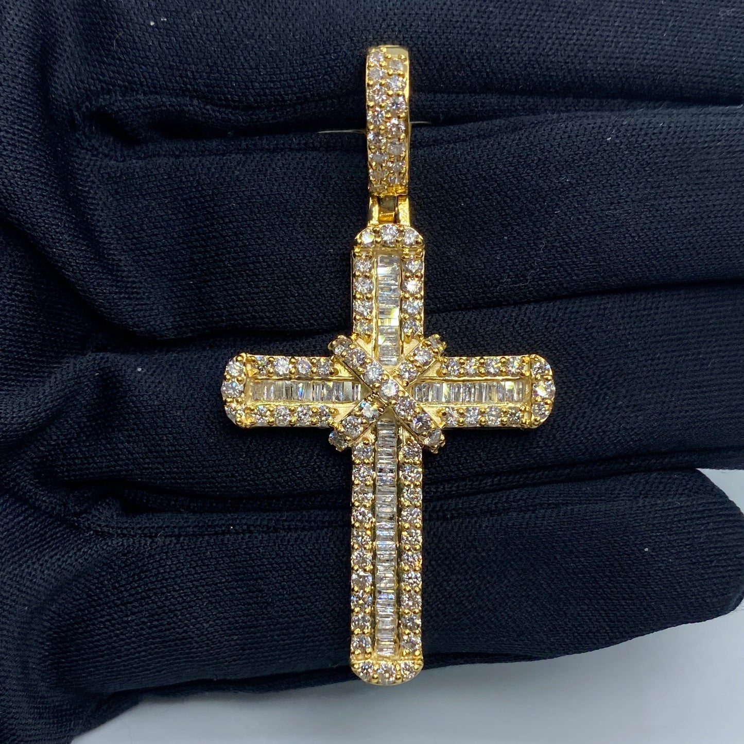 10K Knot Diamond Cross Pendant