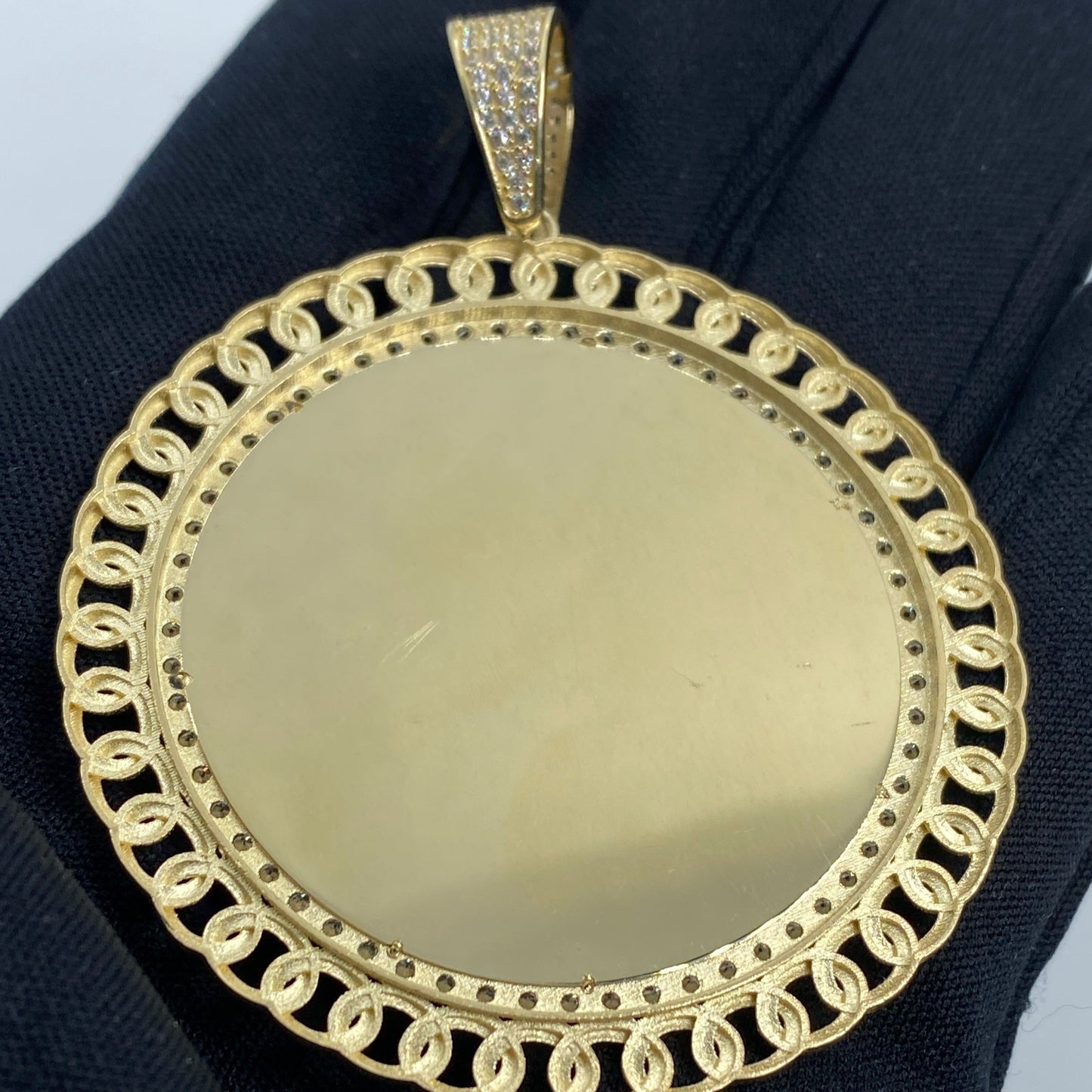 10K Cuban Circle Picture Photo Pendant