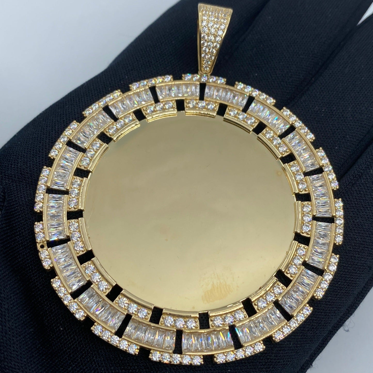 14K Omega Circle Picture Photo Pendant