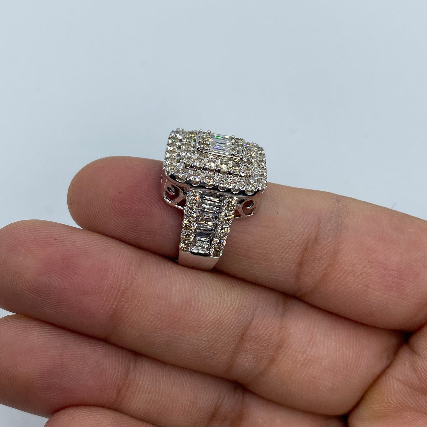14K Rectangle Center Diamond Baguette Ring in White