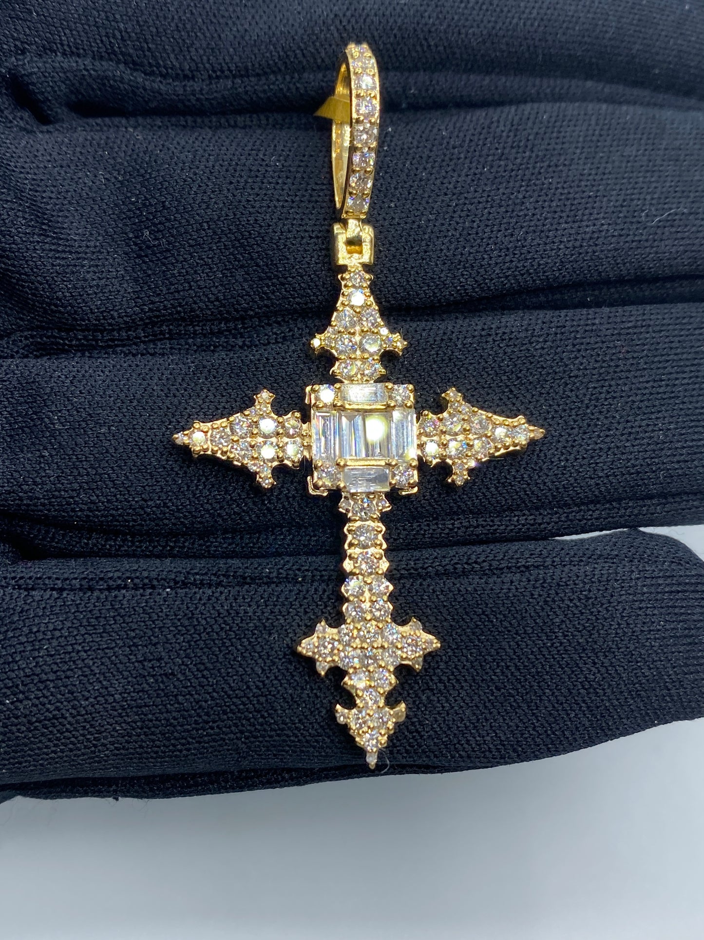 10K Baguette Trefoil Cross Pendant