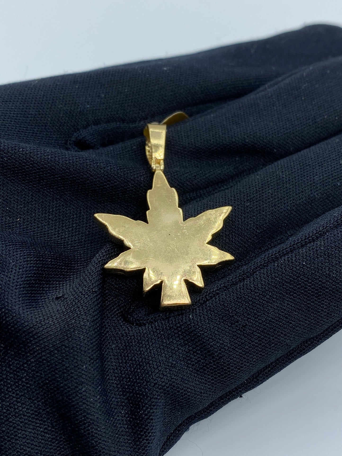 Weed Cannabis Pendant 1.6ct
