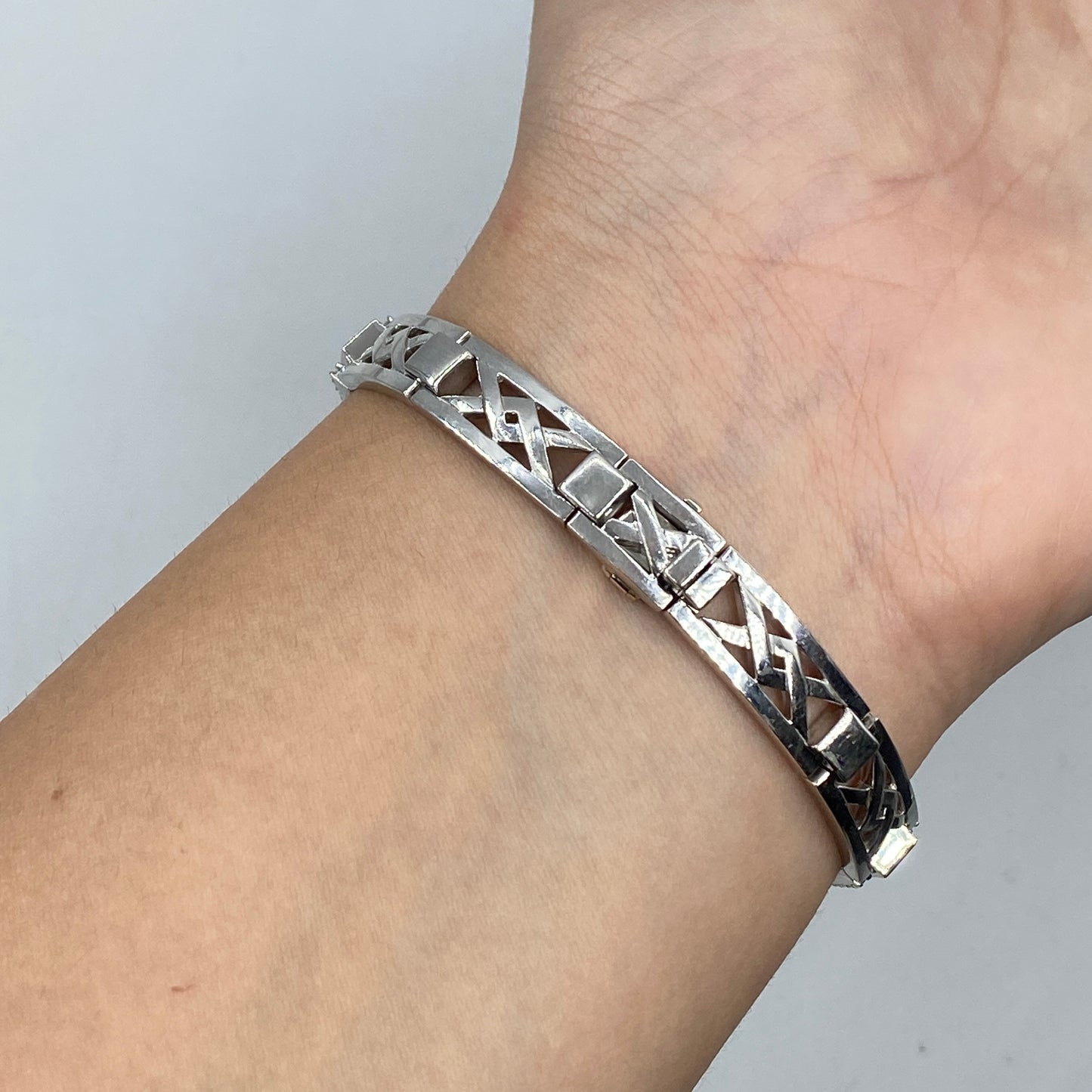 18K Knot Diamond Bracelet