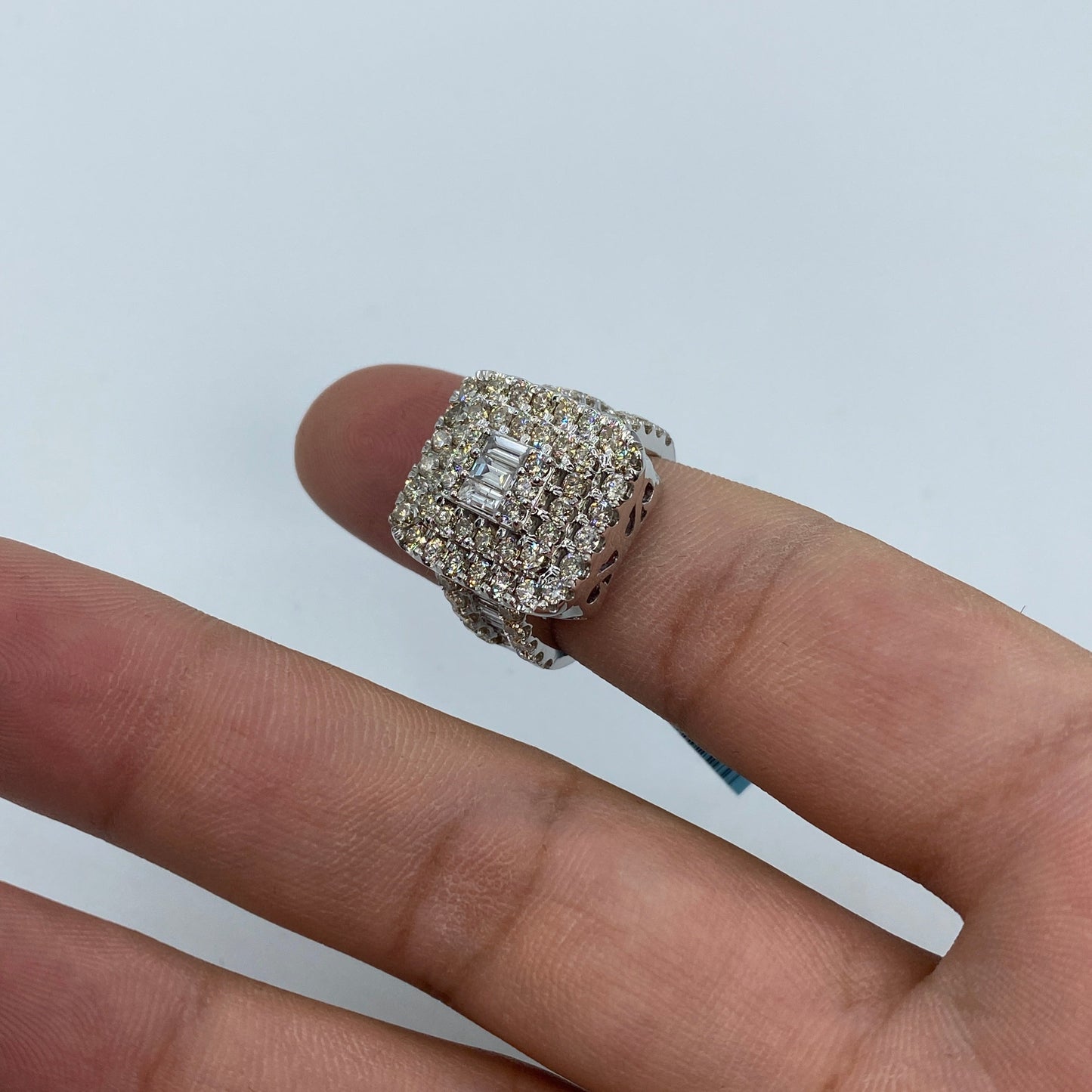 14K Rectangle Center Diamond Baguette Ring in White