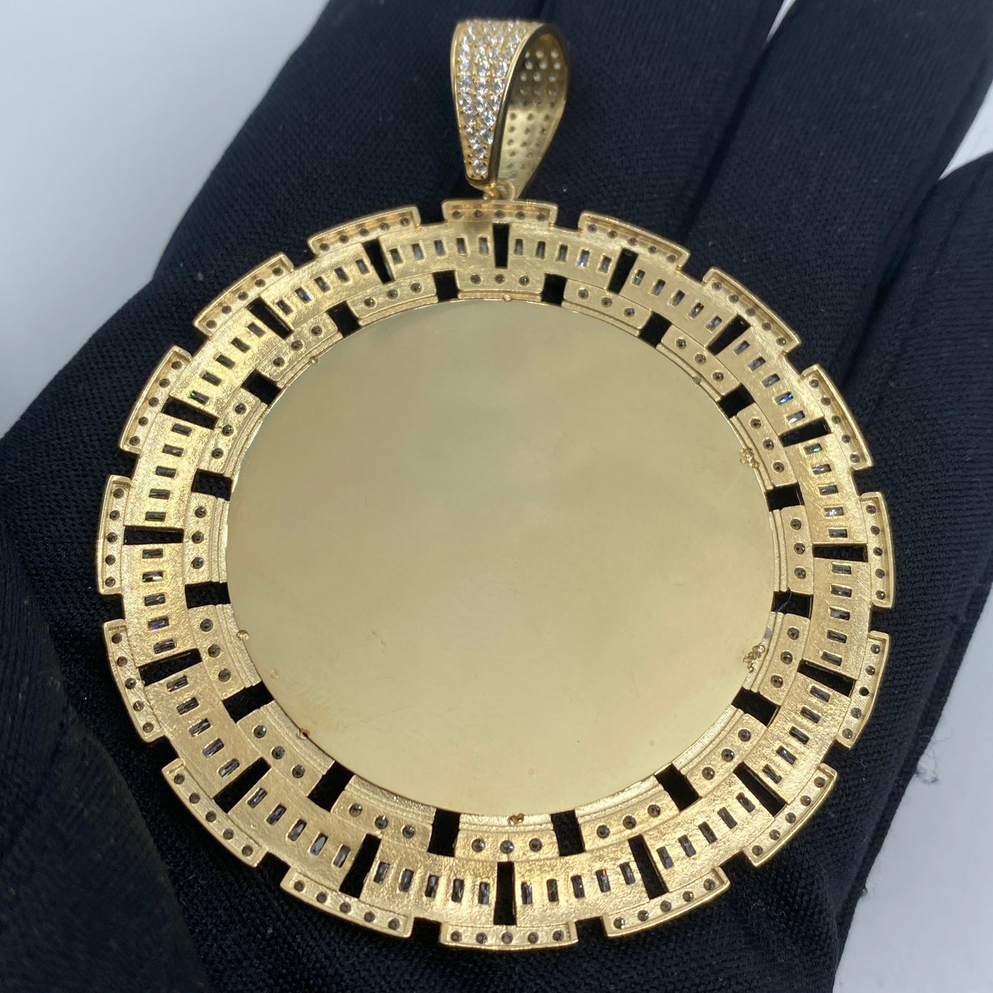 14K Omega Circle Picture Photo Pendant