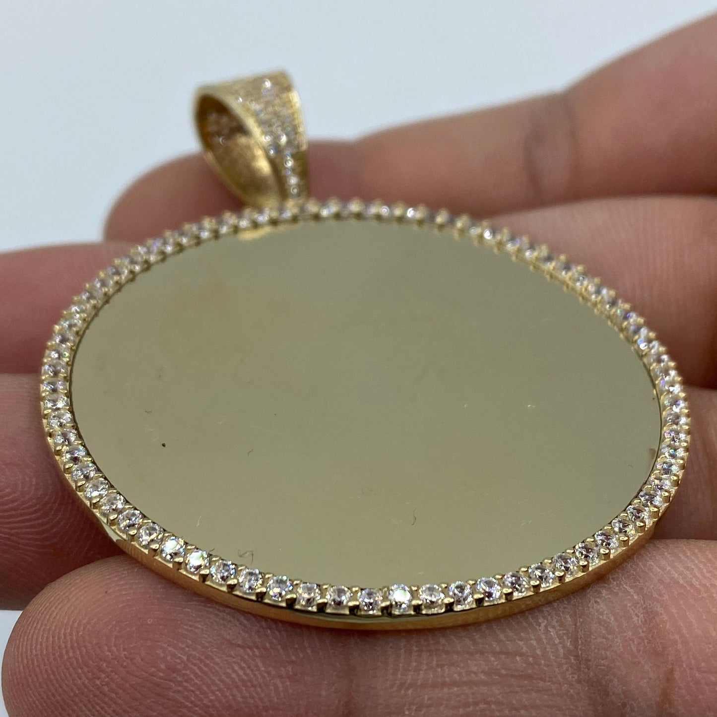 14K Round Picture Pendant