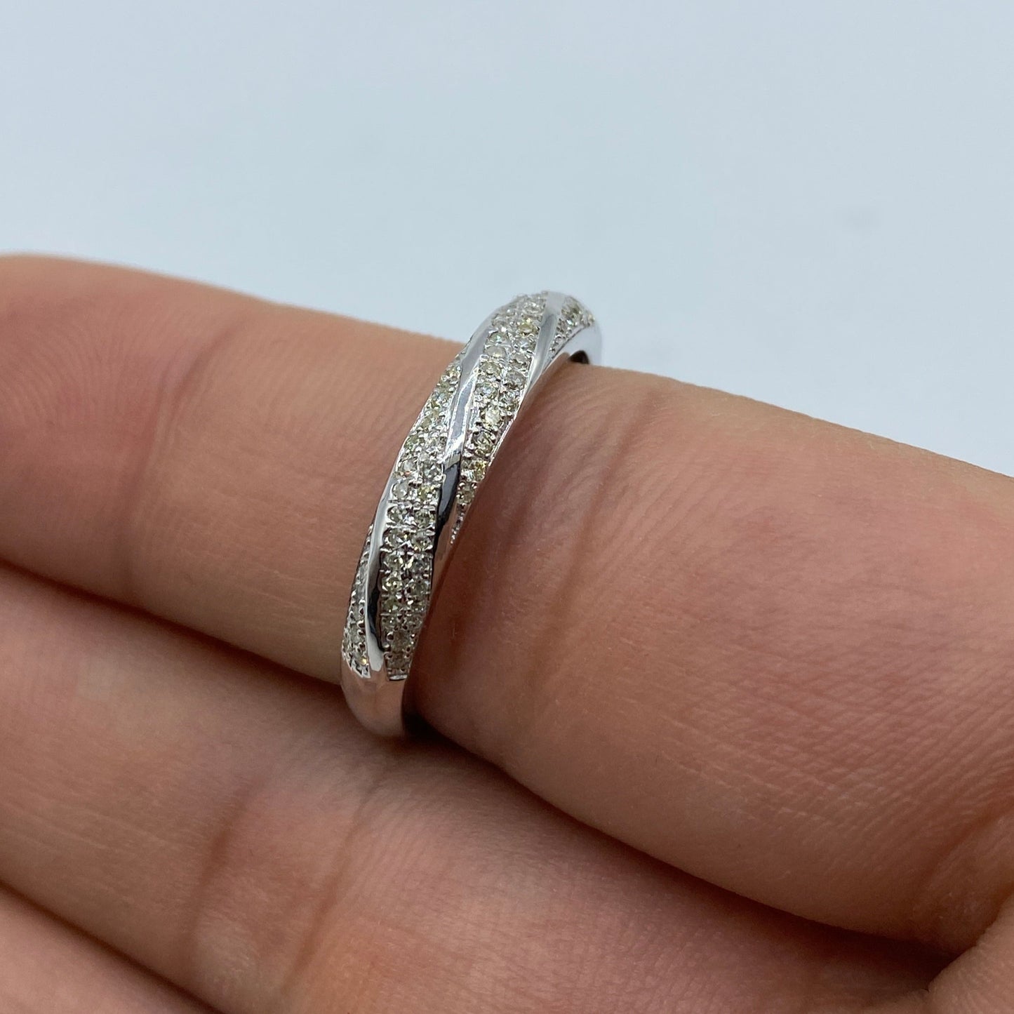 10K White Gold Diamond Spiral Wedding Band