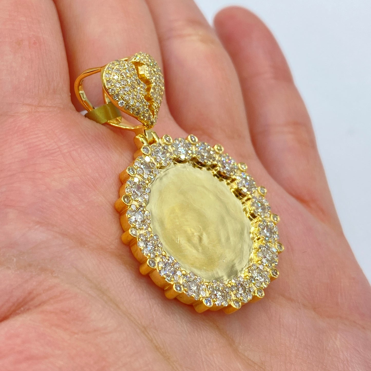 10K Broken Heart Circle Photo Diamond Pendant