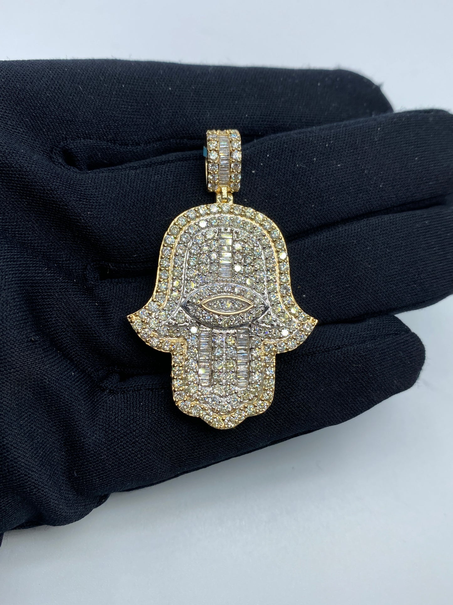 14K Hamsa Diamond Pendant