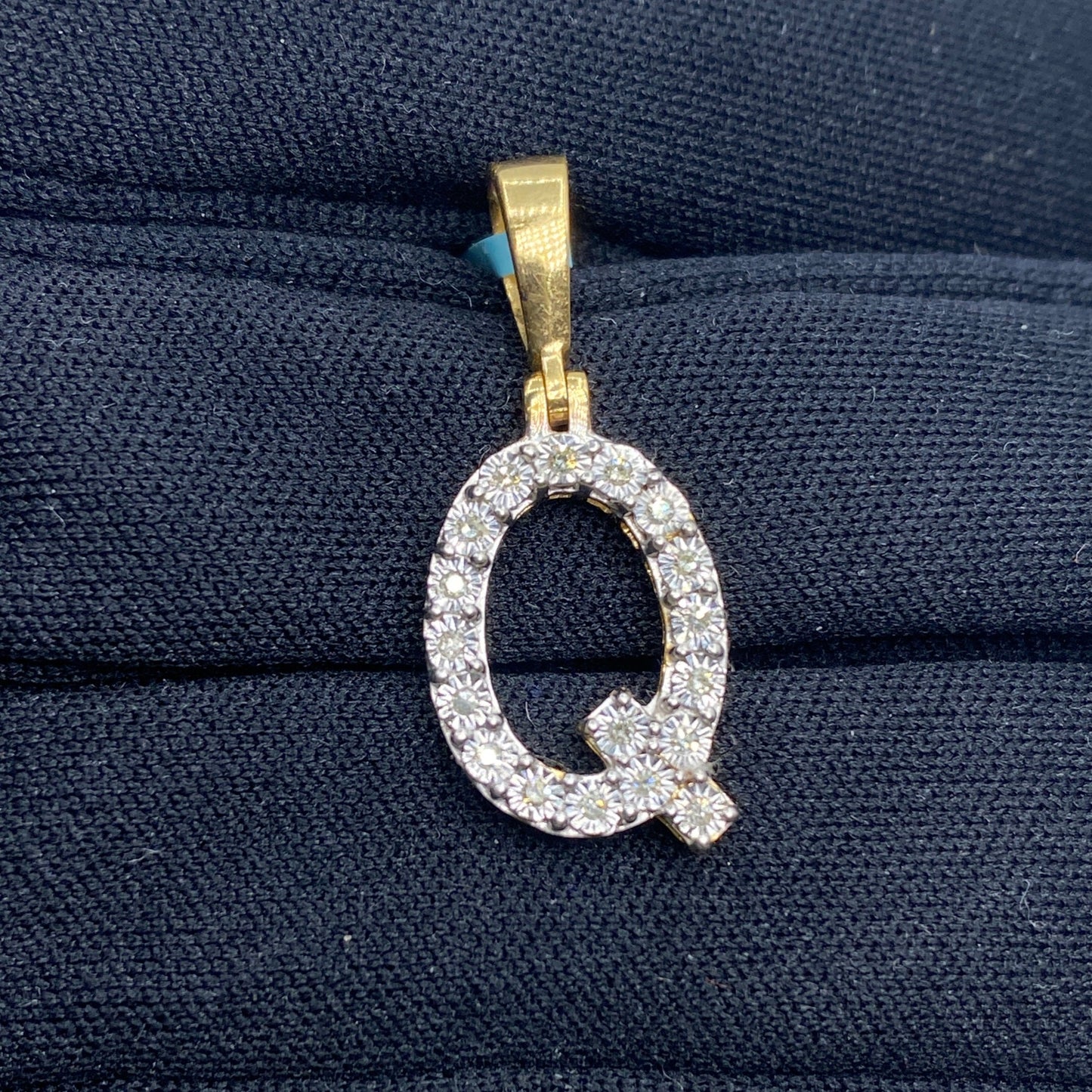 14k Single Stone Initial Q Pendant