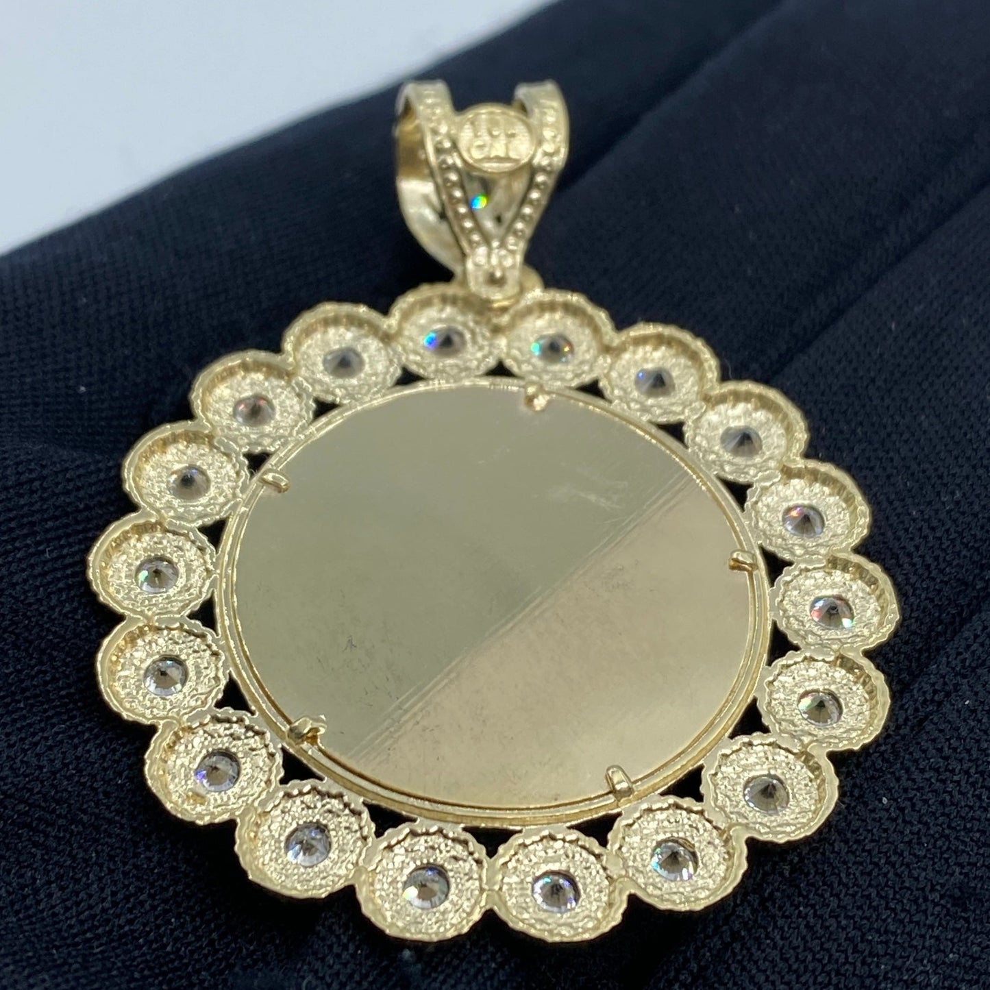 10K Circle Flowers Picture Photo Pendant