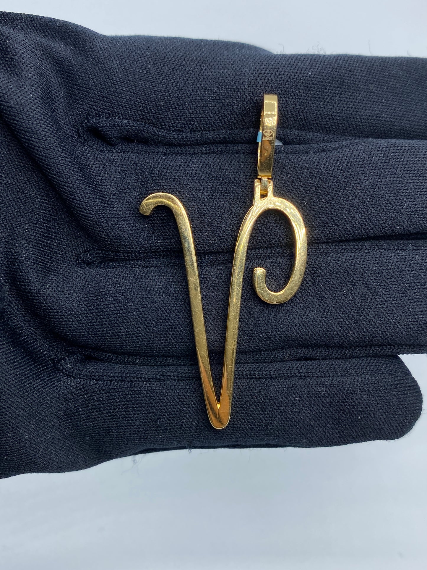 14k Initial V Large Script Pendant