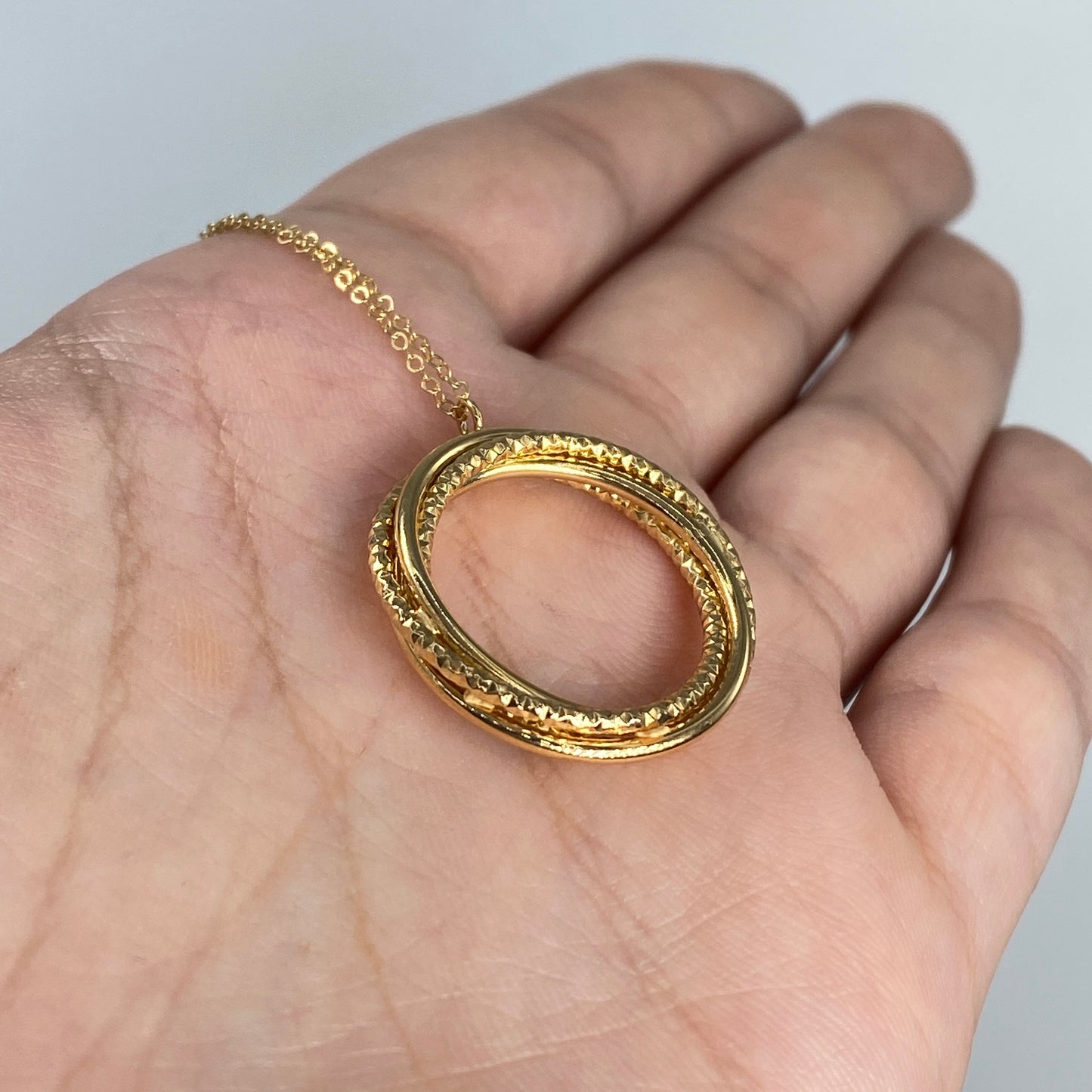 10K Infinity Circle Ladies Gold Necklace