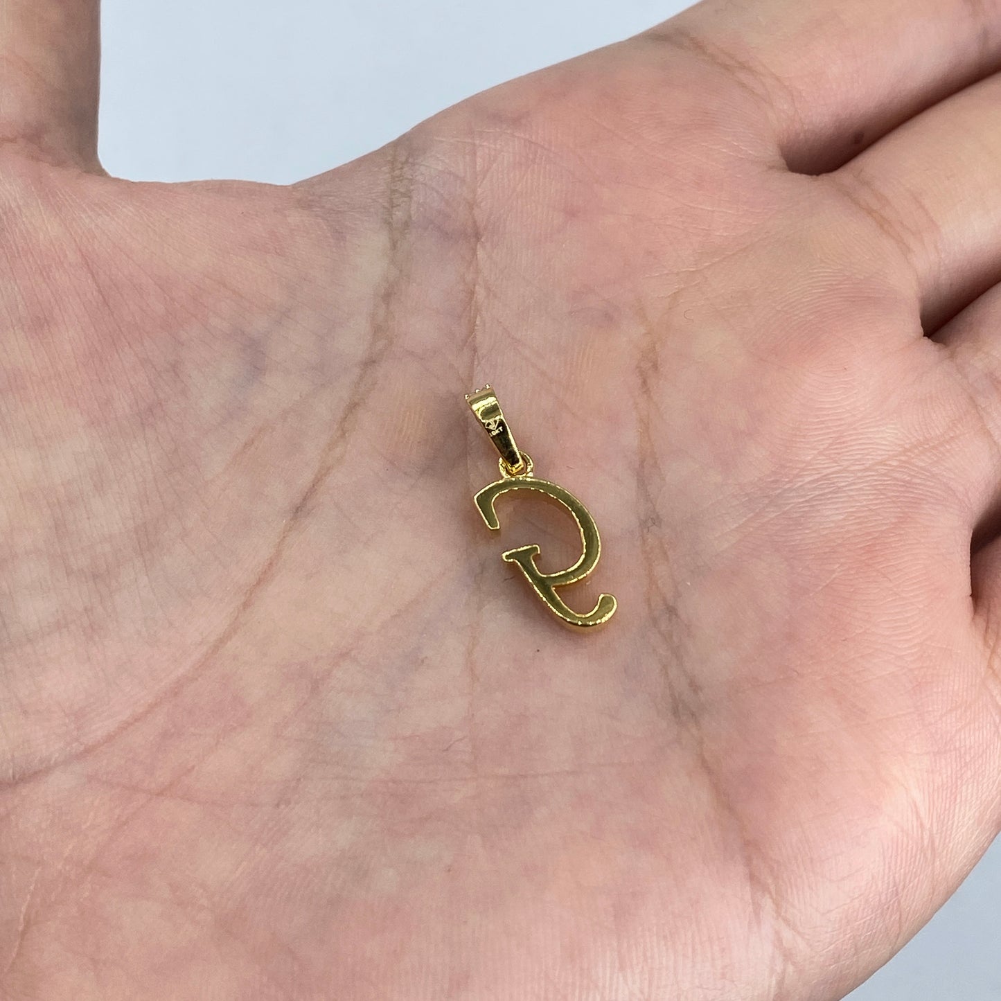 10K Cursive G Initial Diamond Pendant