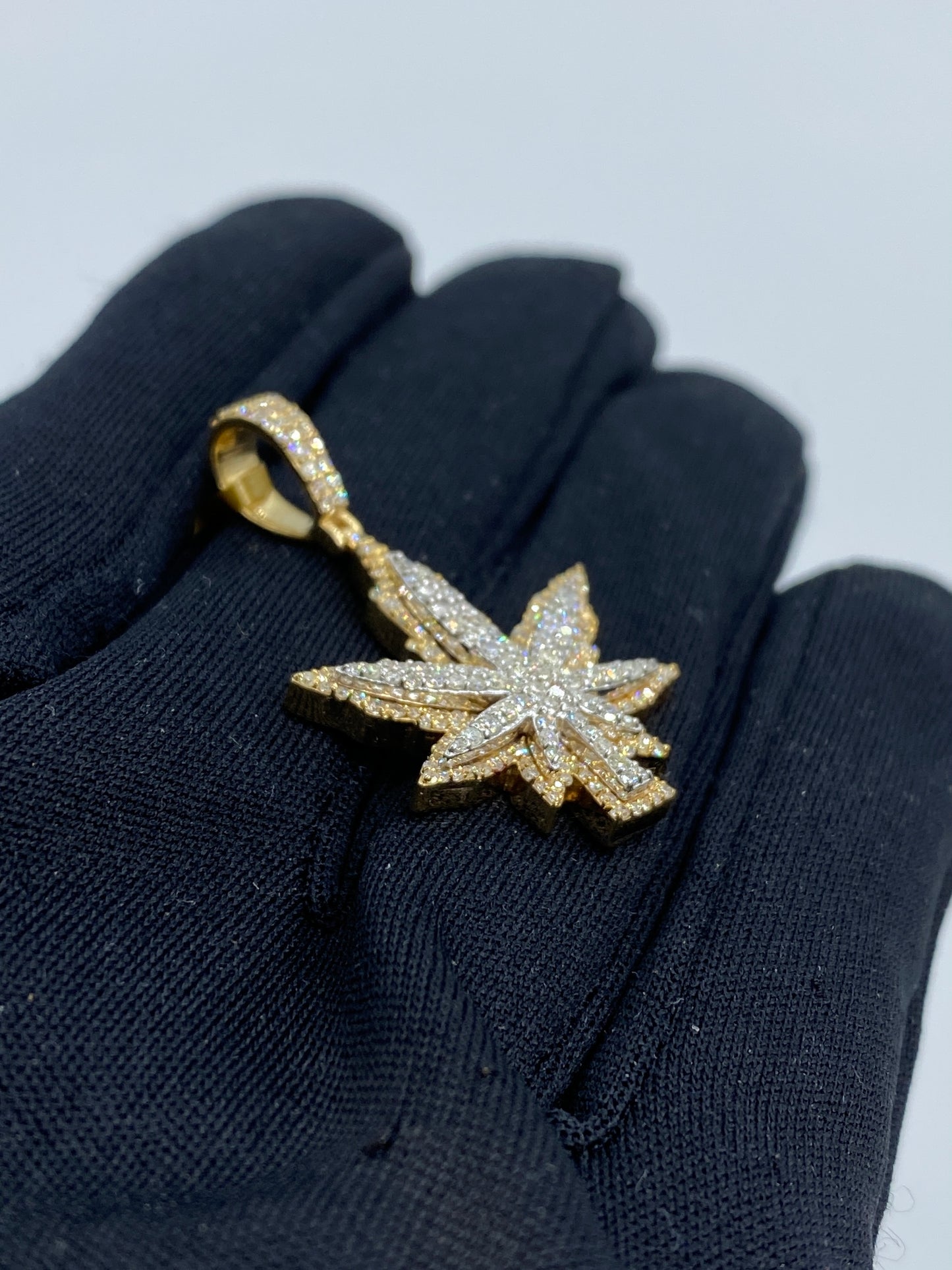 Weed Cannabis Pendant 1.6ct