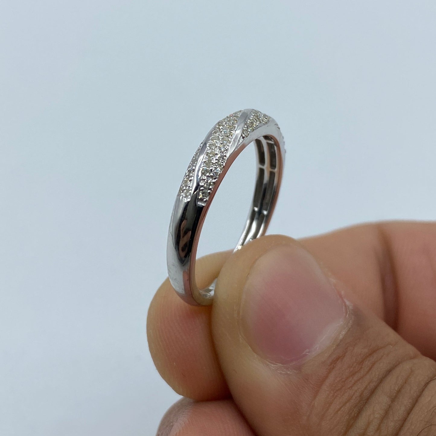 10K White Gold Diamond Spiral Wedding Band