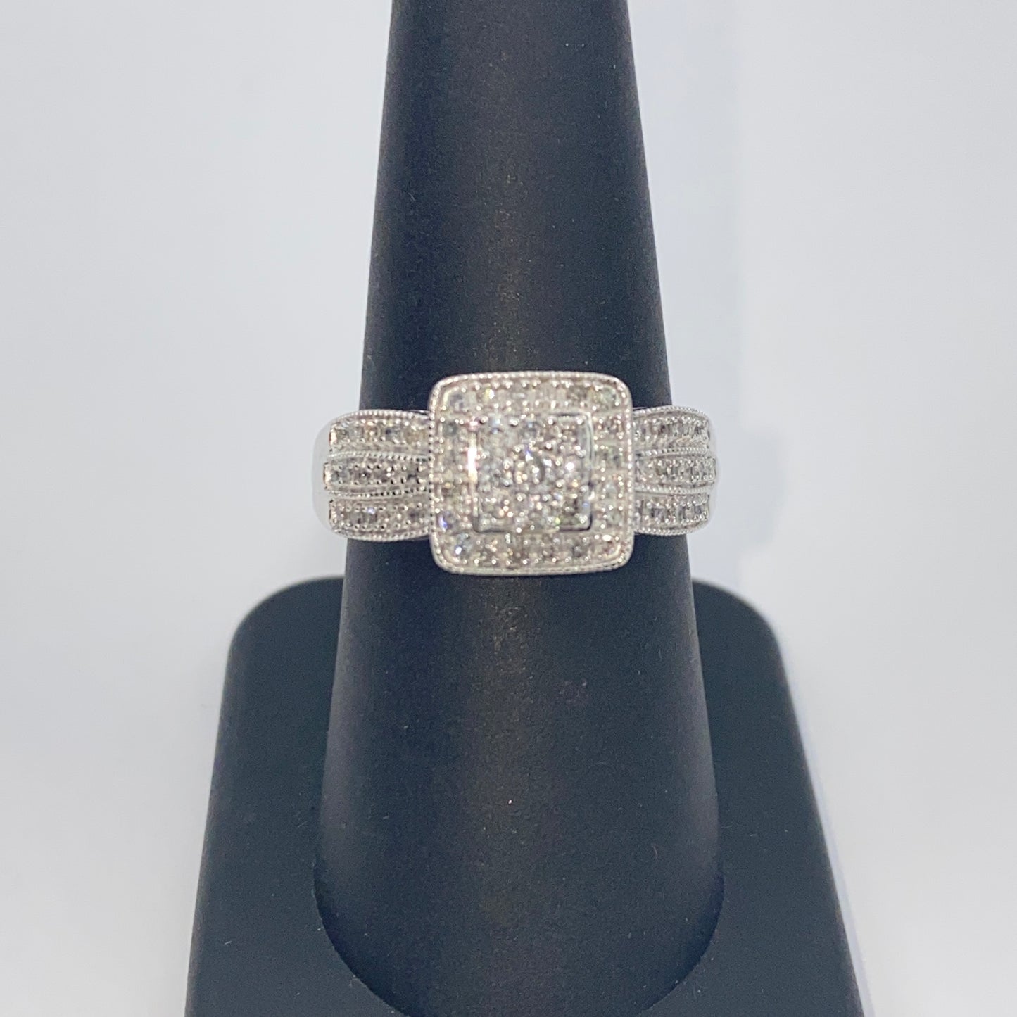 10K Square Halo Diamond Ring