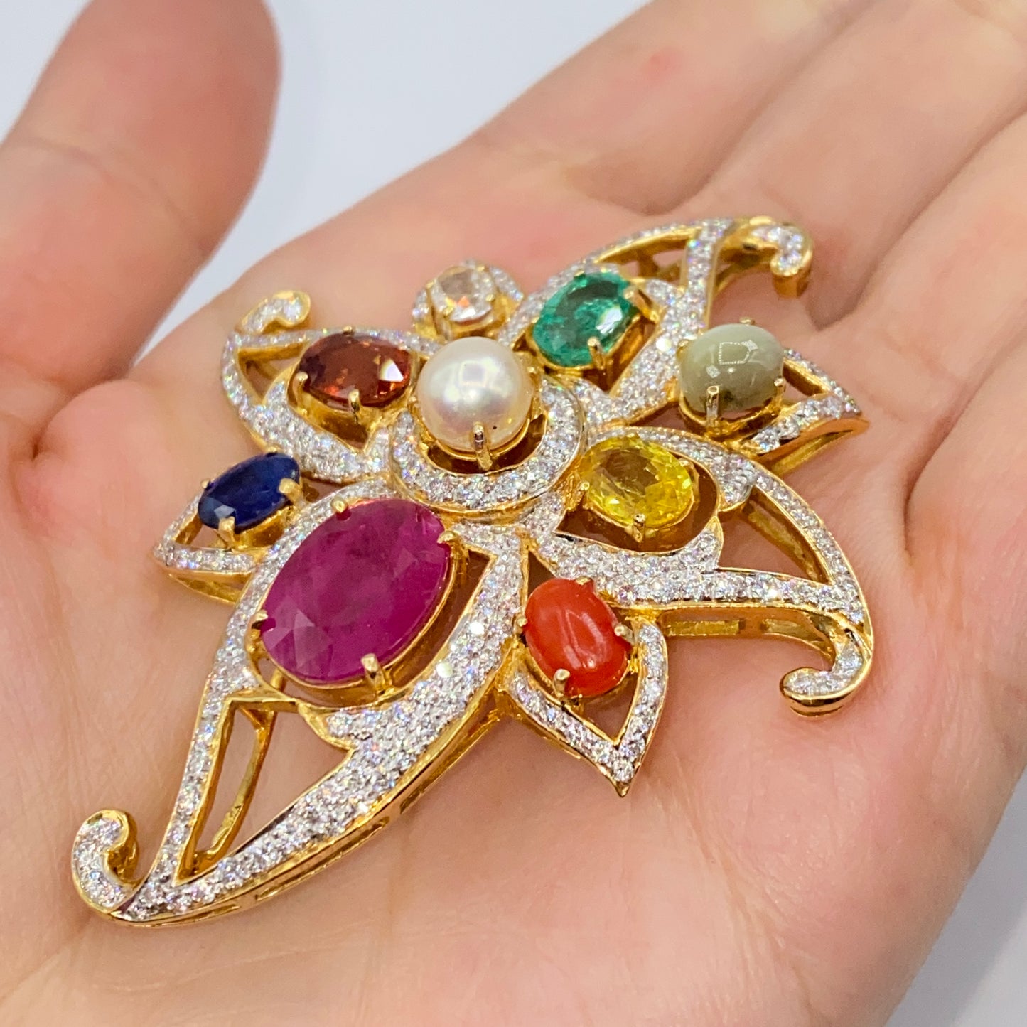 14K Florish Gemstone VVS Diamond Pendant