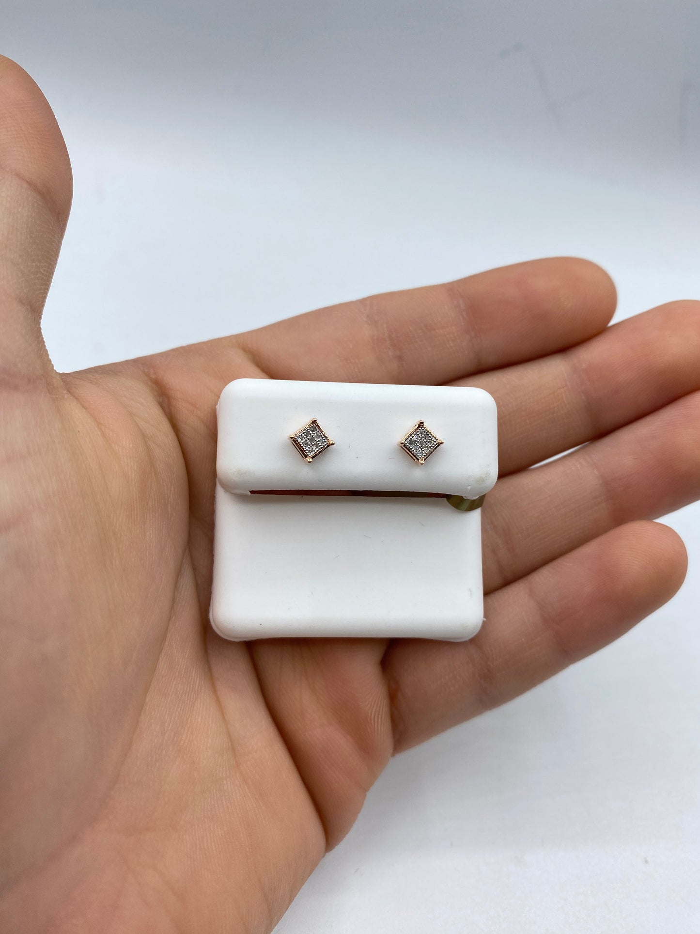 10k Castle Flat studded earring