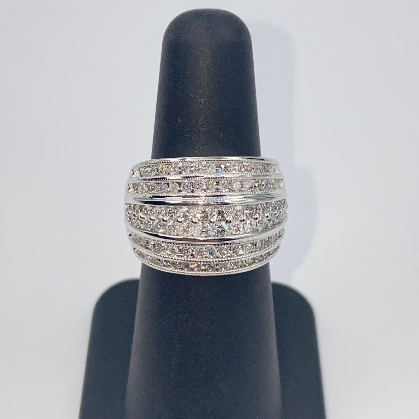 10K Diamond Row Ring Band