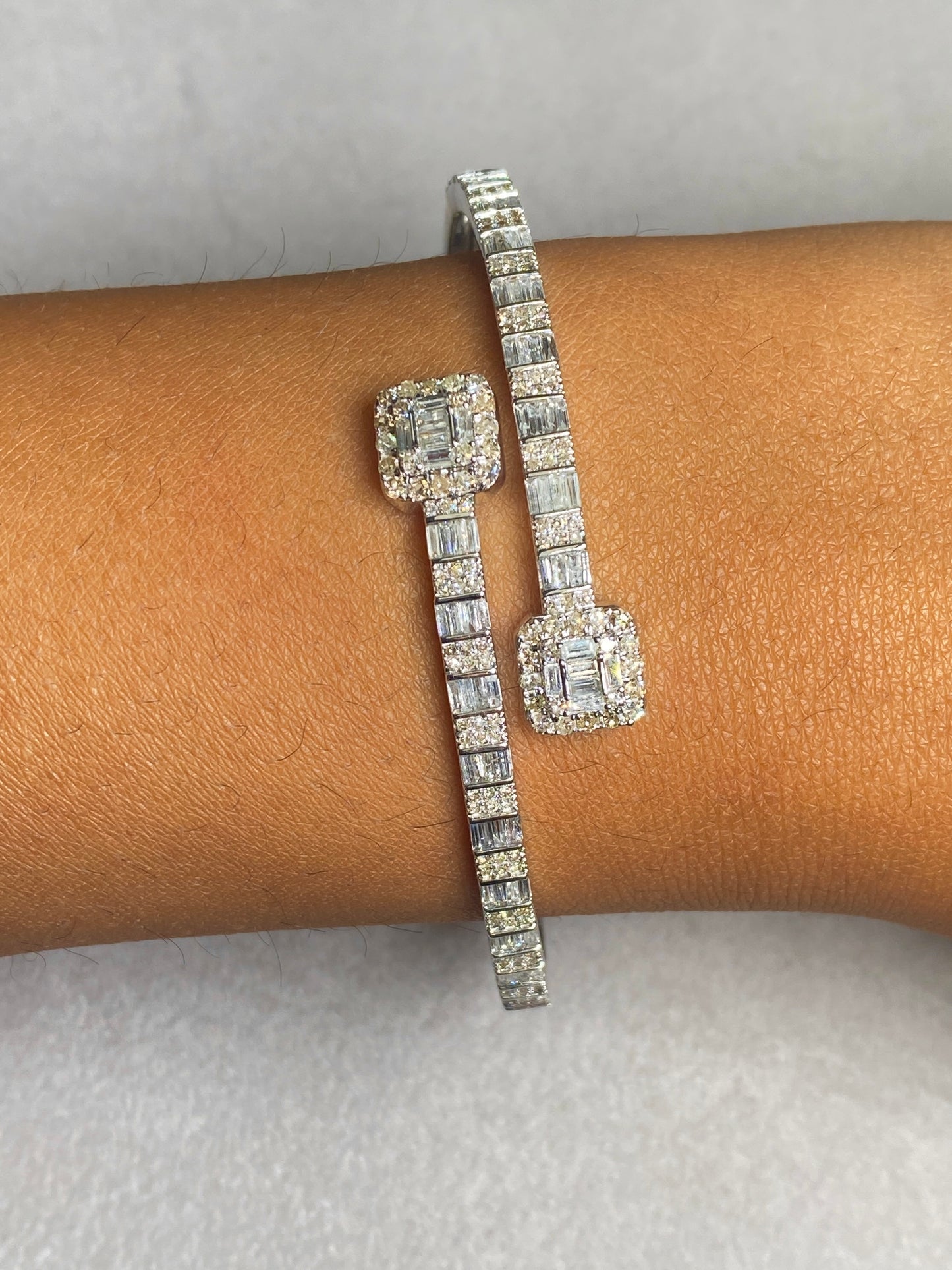 10K Baguette Square Bangle