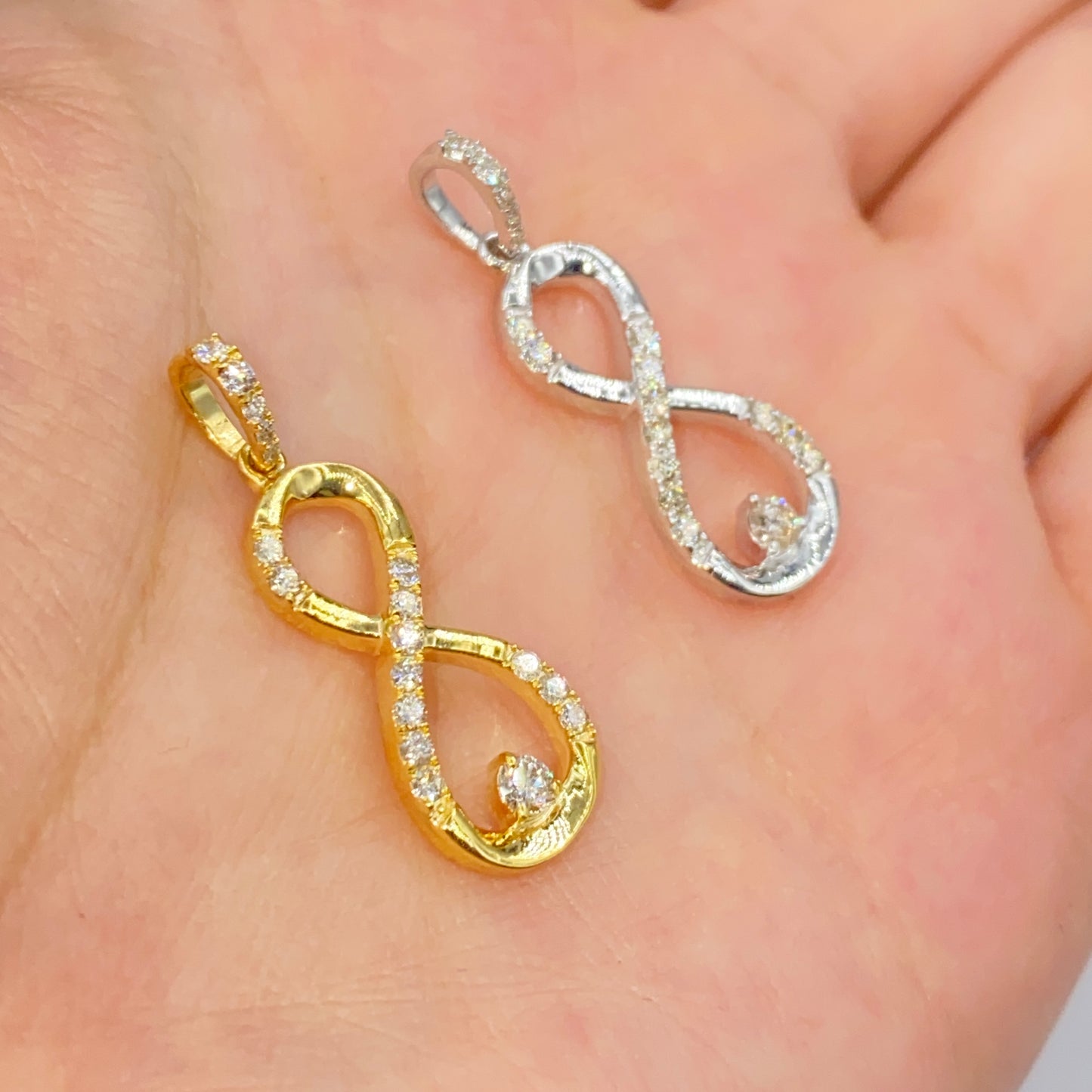 10K Diamond Infinity Pendant