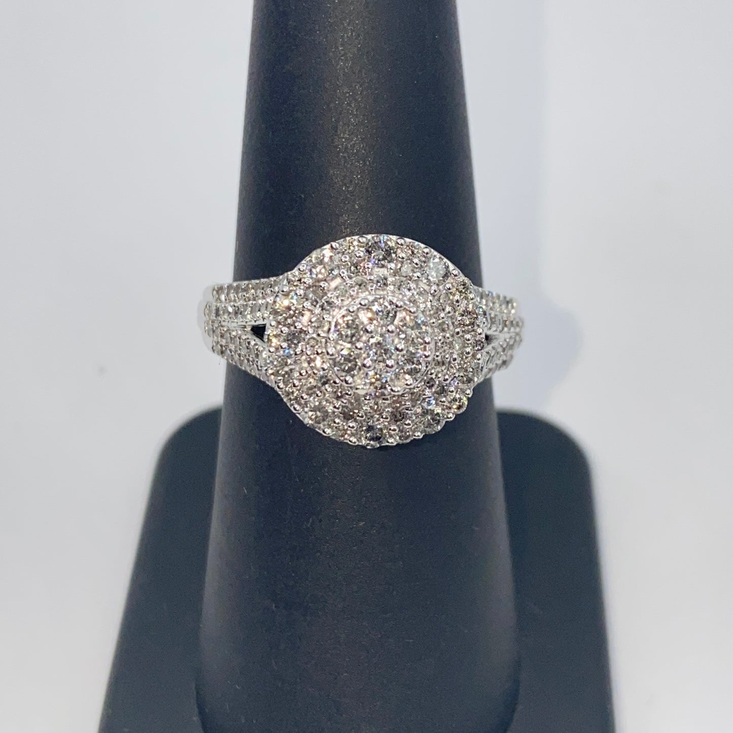 10K Circle Large Stones Center Diamond Engagement Ring