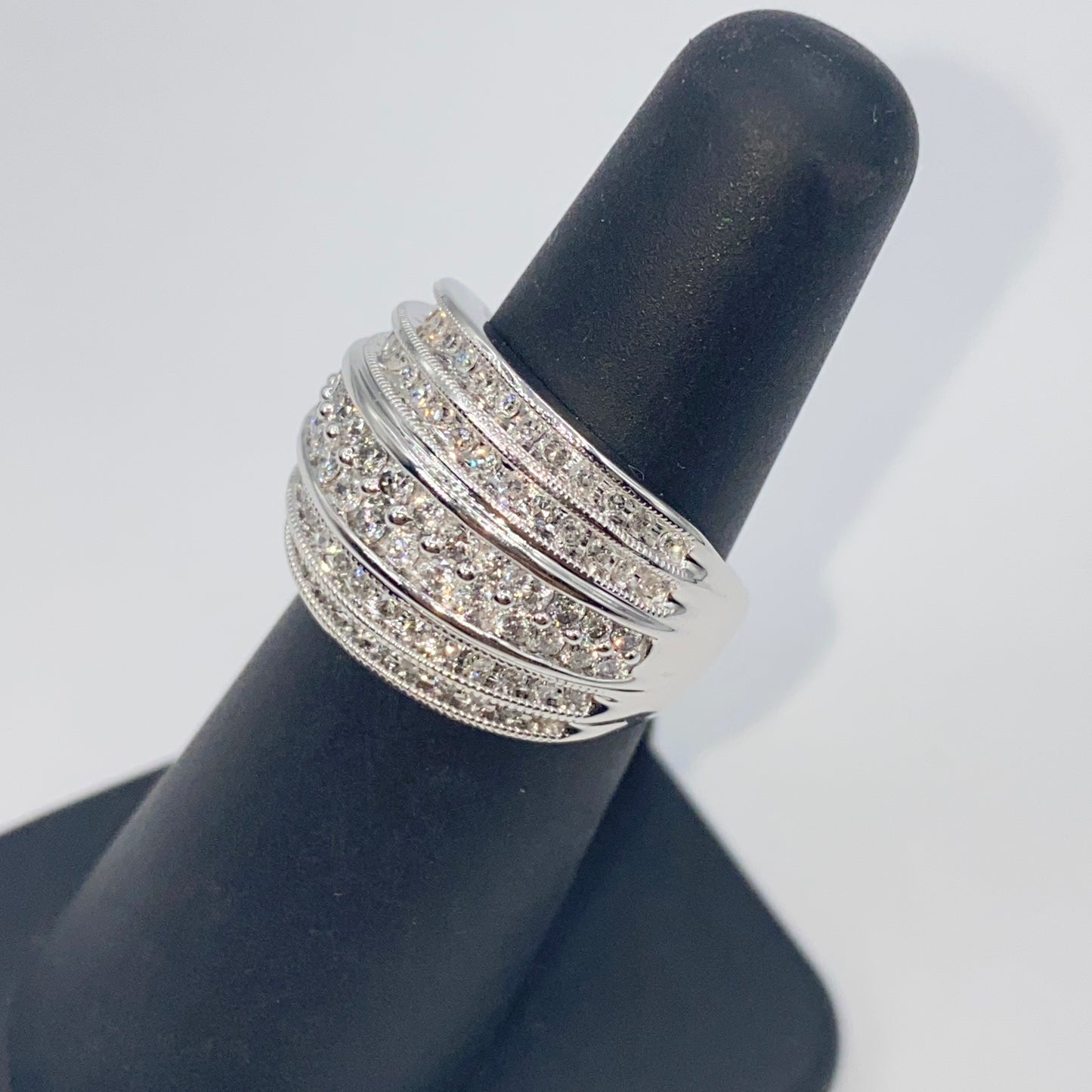 10K Diamond Row Ring Band