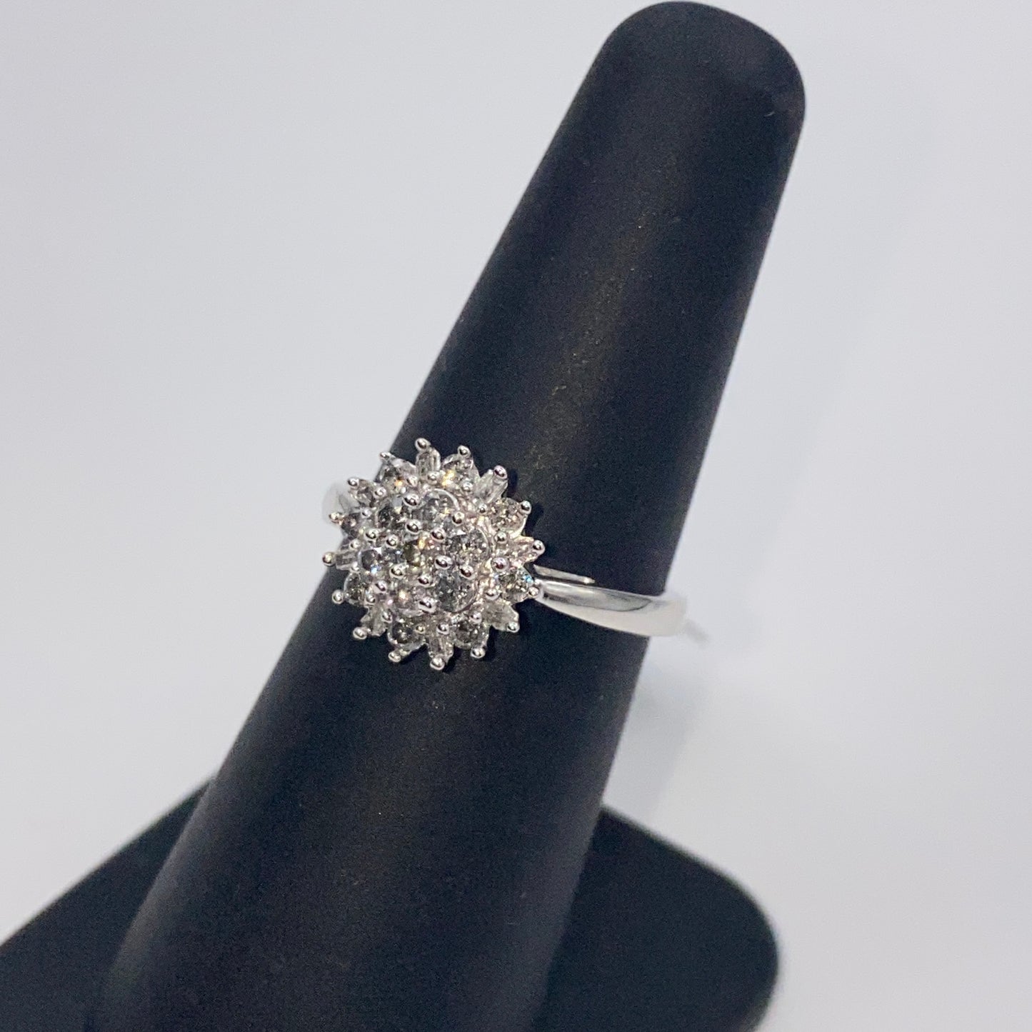 10K Flower Elegant Diamond Engagement Ring