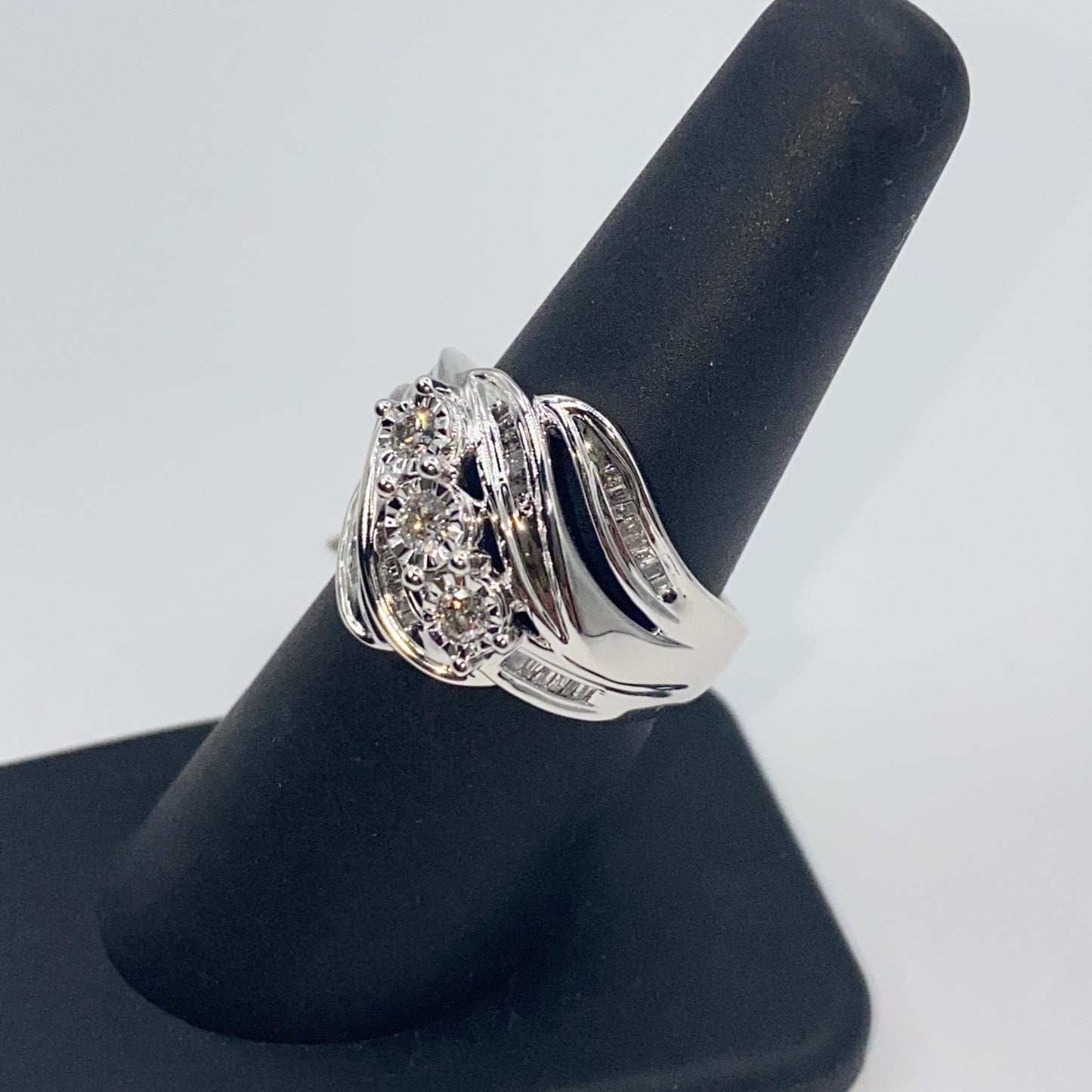 10K Diamond Ring Ribbon Baguette Ring