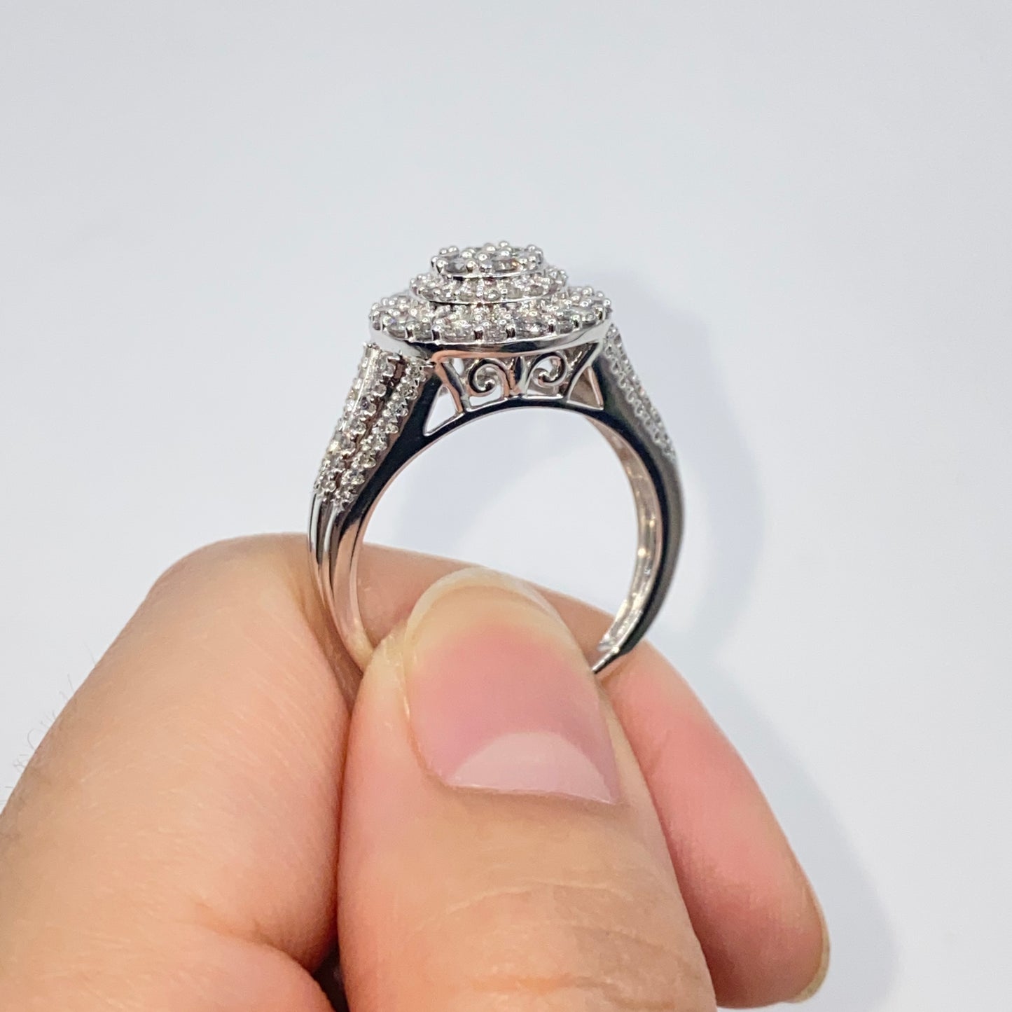 10K Circle Large Stones Center Diamond Engagement Ring