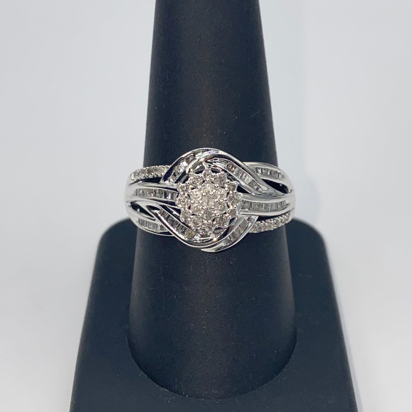 10K Flower Ribbon Diamond Baguette Ring