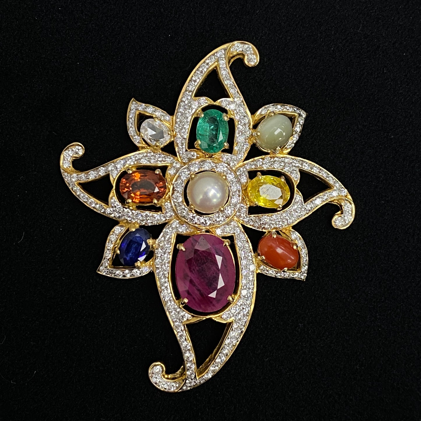 14K Florish Gemstone VVS Diamond Pendant