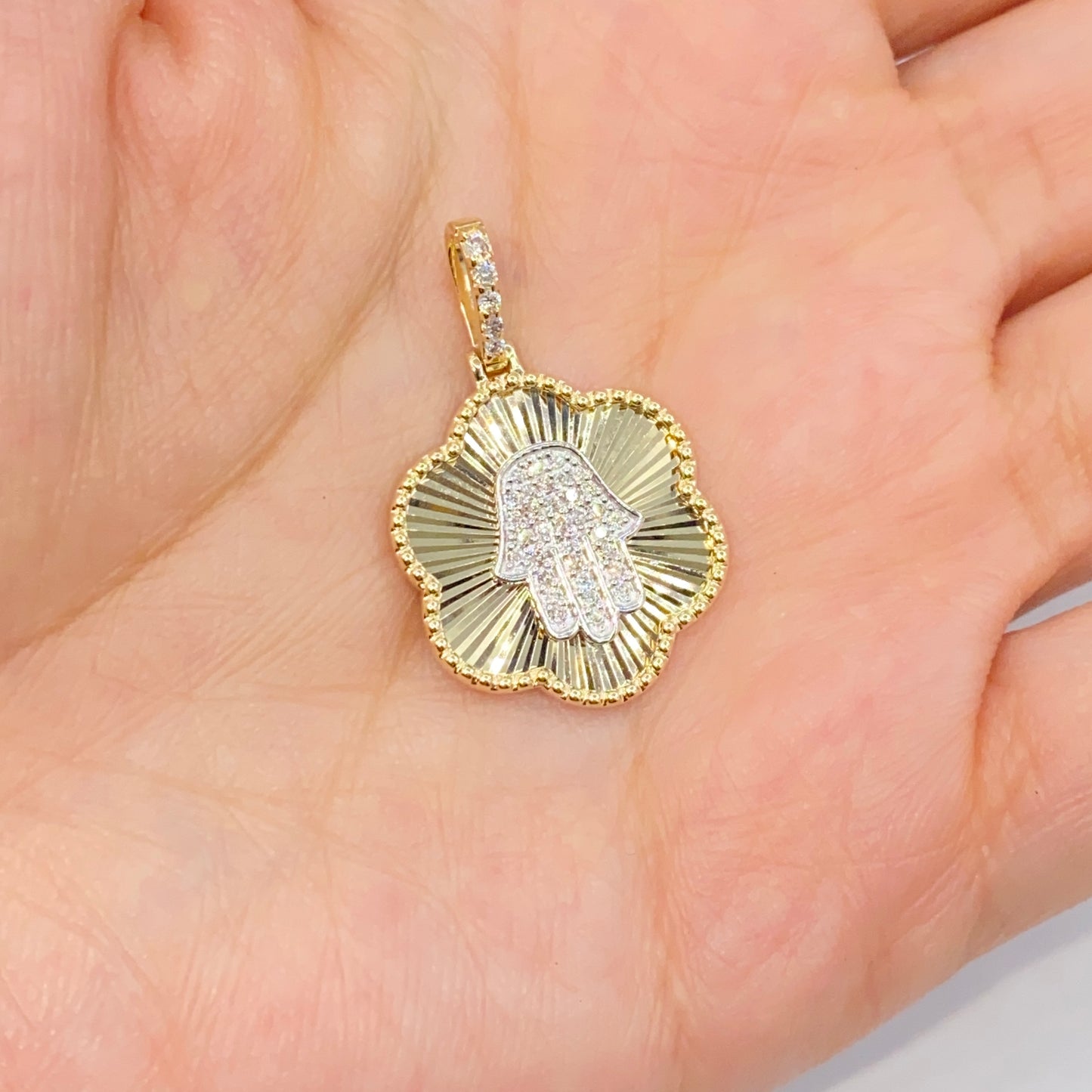14K Hamsa Shine Diamond Floral Pendant