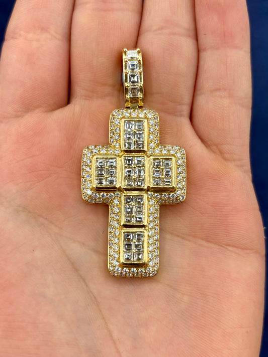 14k Robust Diamond Cross Pendant