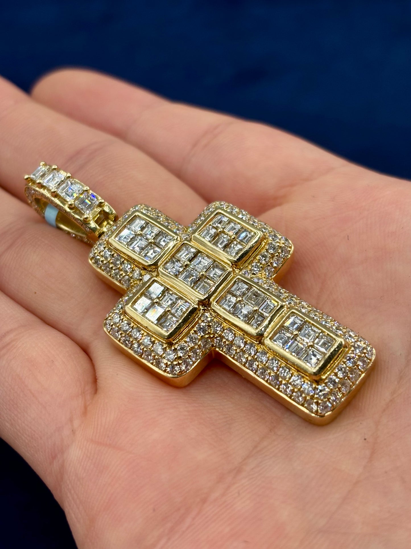 14k Robust Diamond Cross Pendant