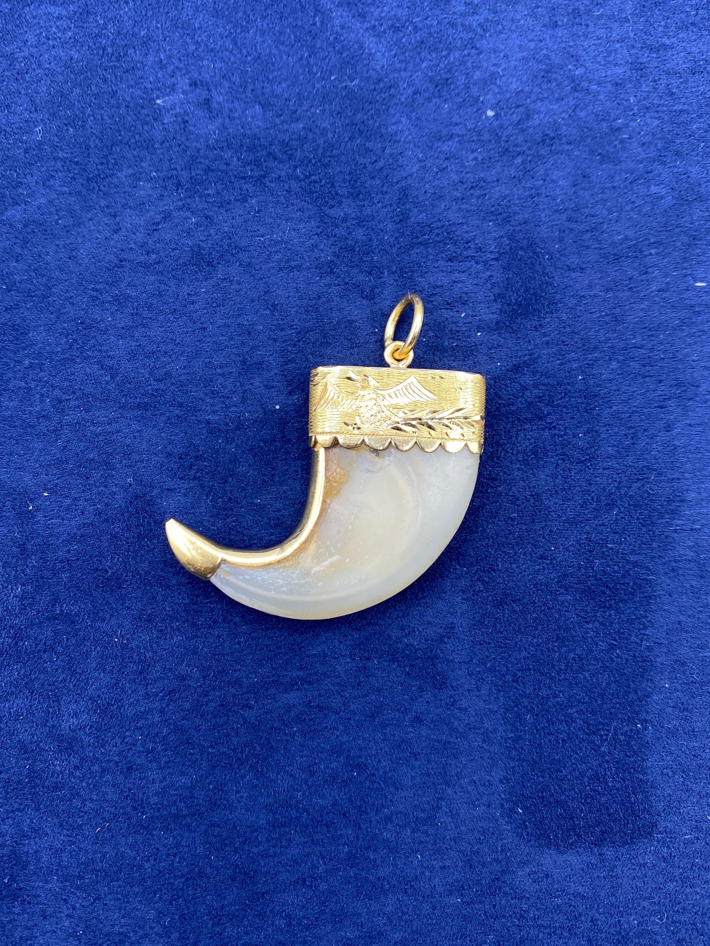 22K Gold Vintage Gold Tiger Claw Pendant