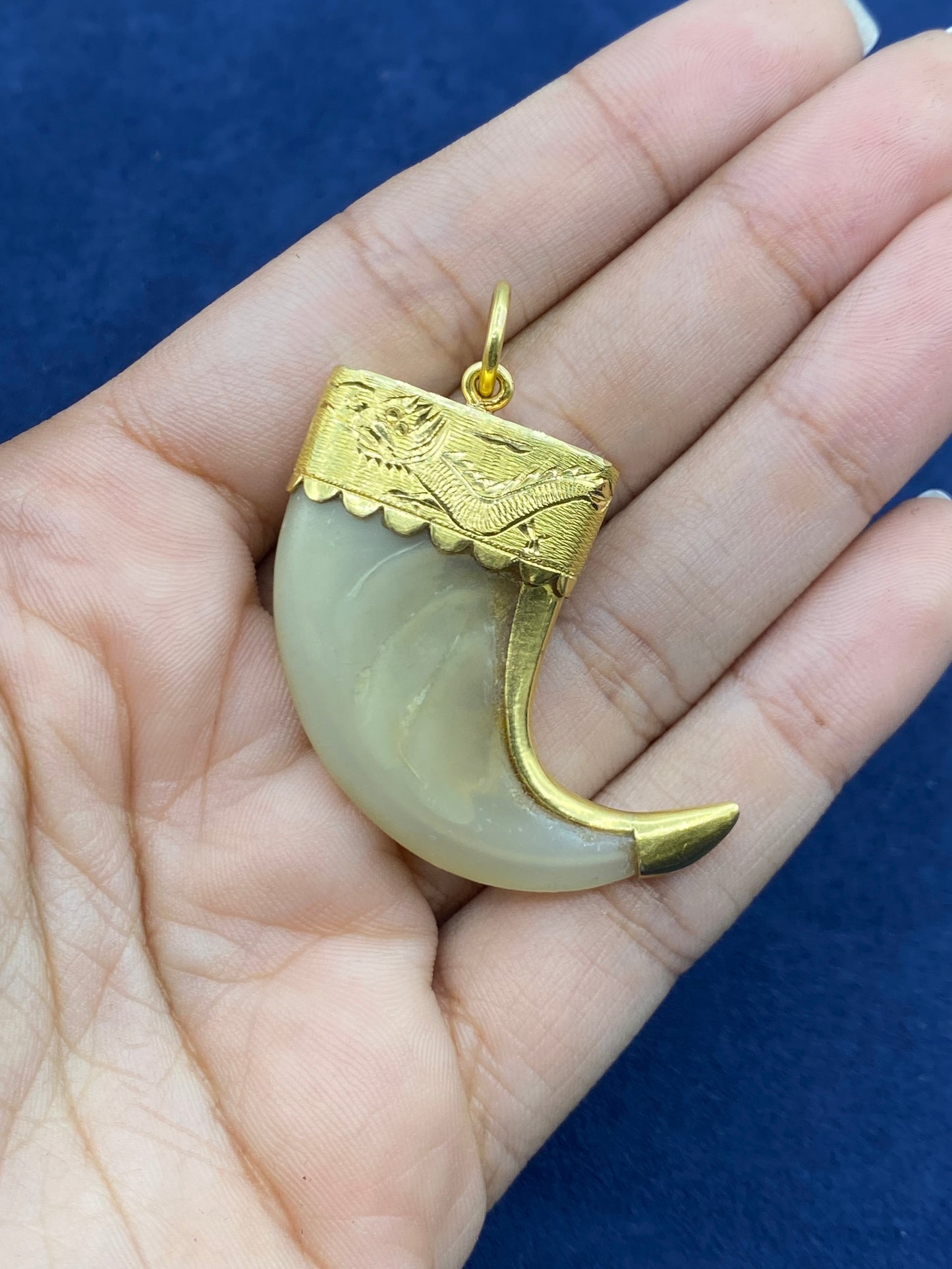 22K Gold Vintage Gold Tiger Claw Pendant