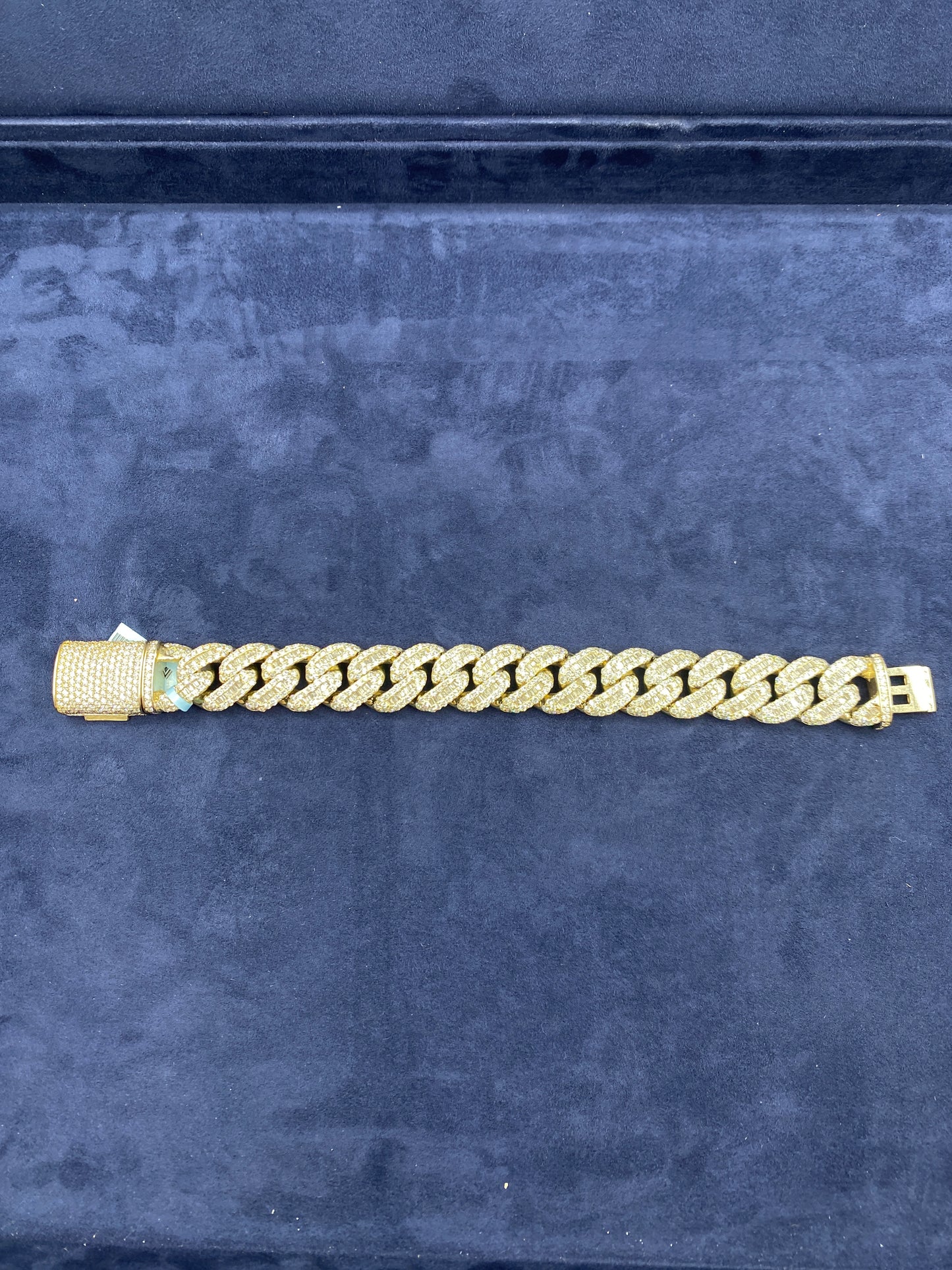 14K gold & diamonds Cuban link bracelet 16.5mm