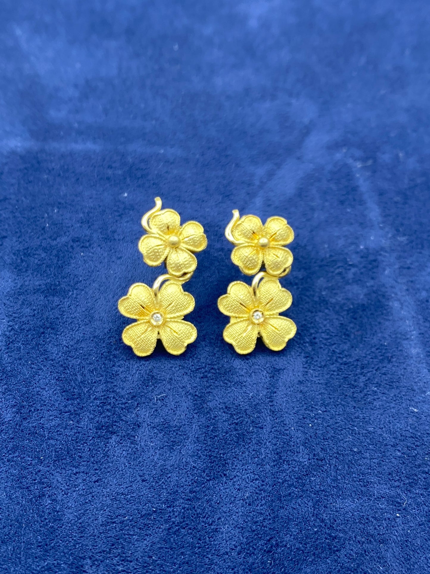 18K Gold Clover earring