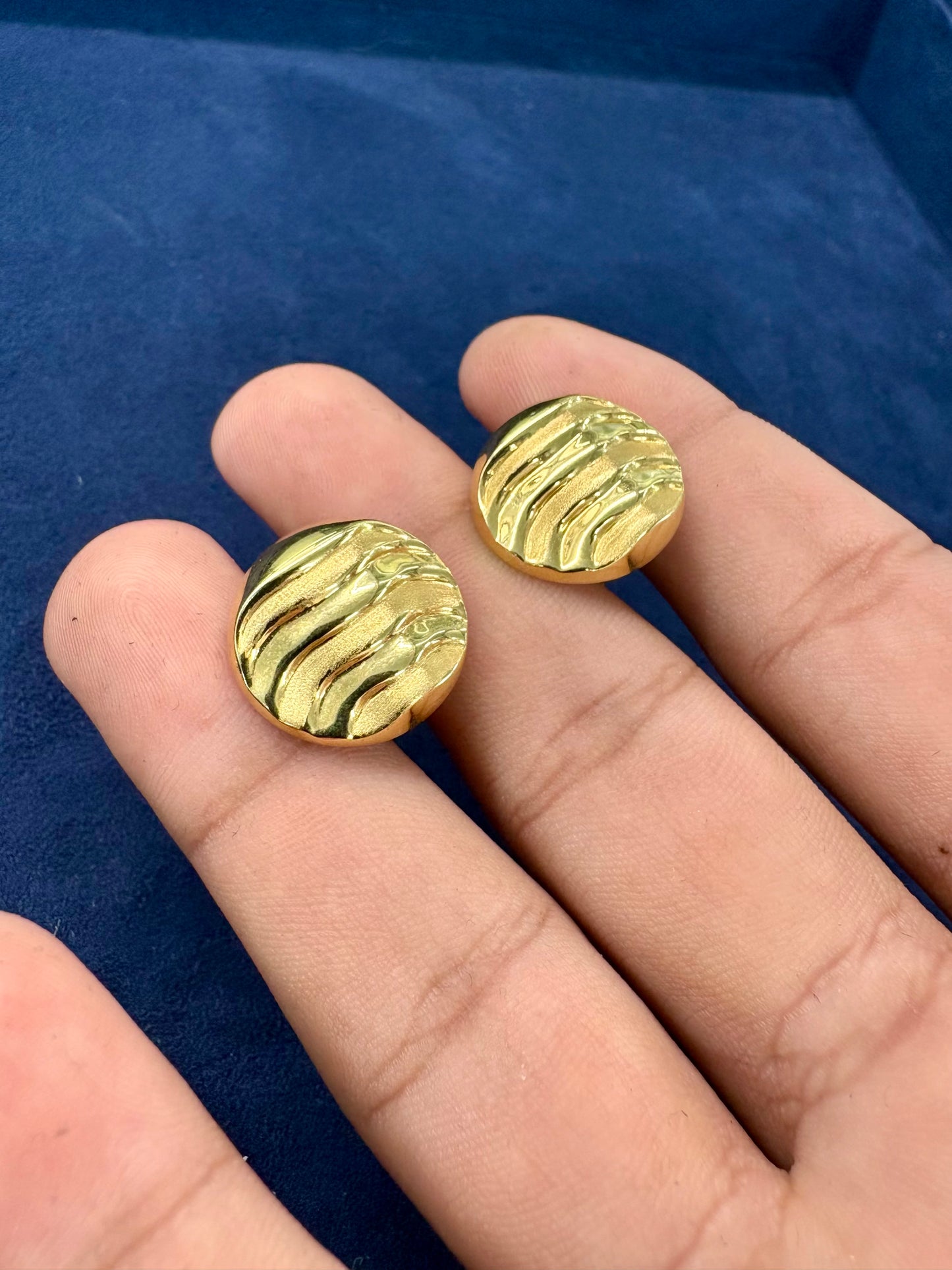 18K Gold Wavy Circle Earrings