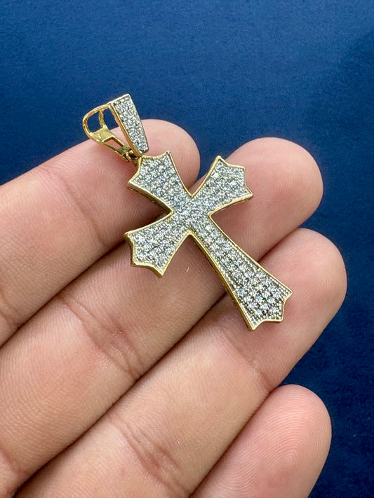 10k cross pendant with white sapphire ￼