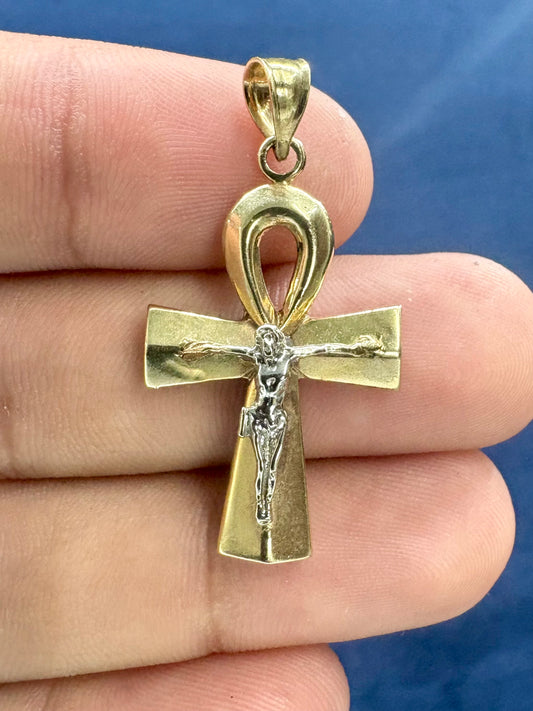 10k cross pendant with Jesus￼