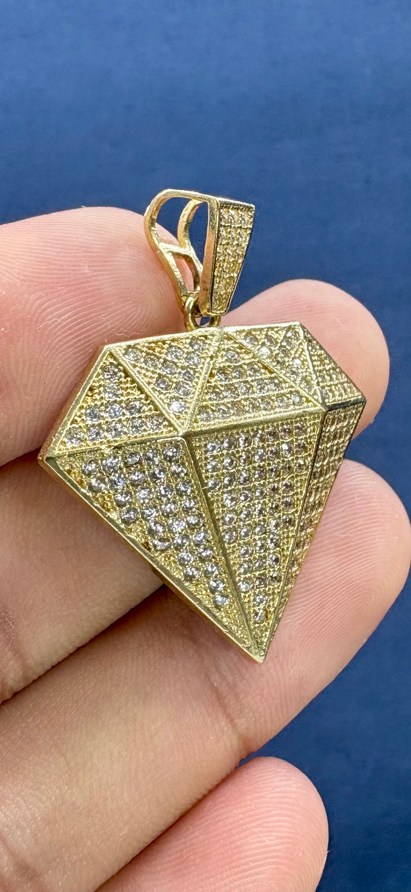 10K Gold and White Saphire Diamond Shape Pendant