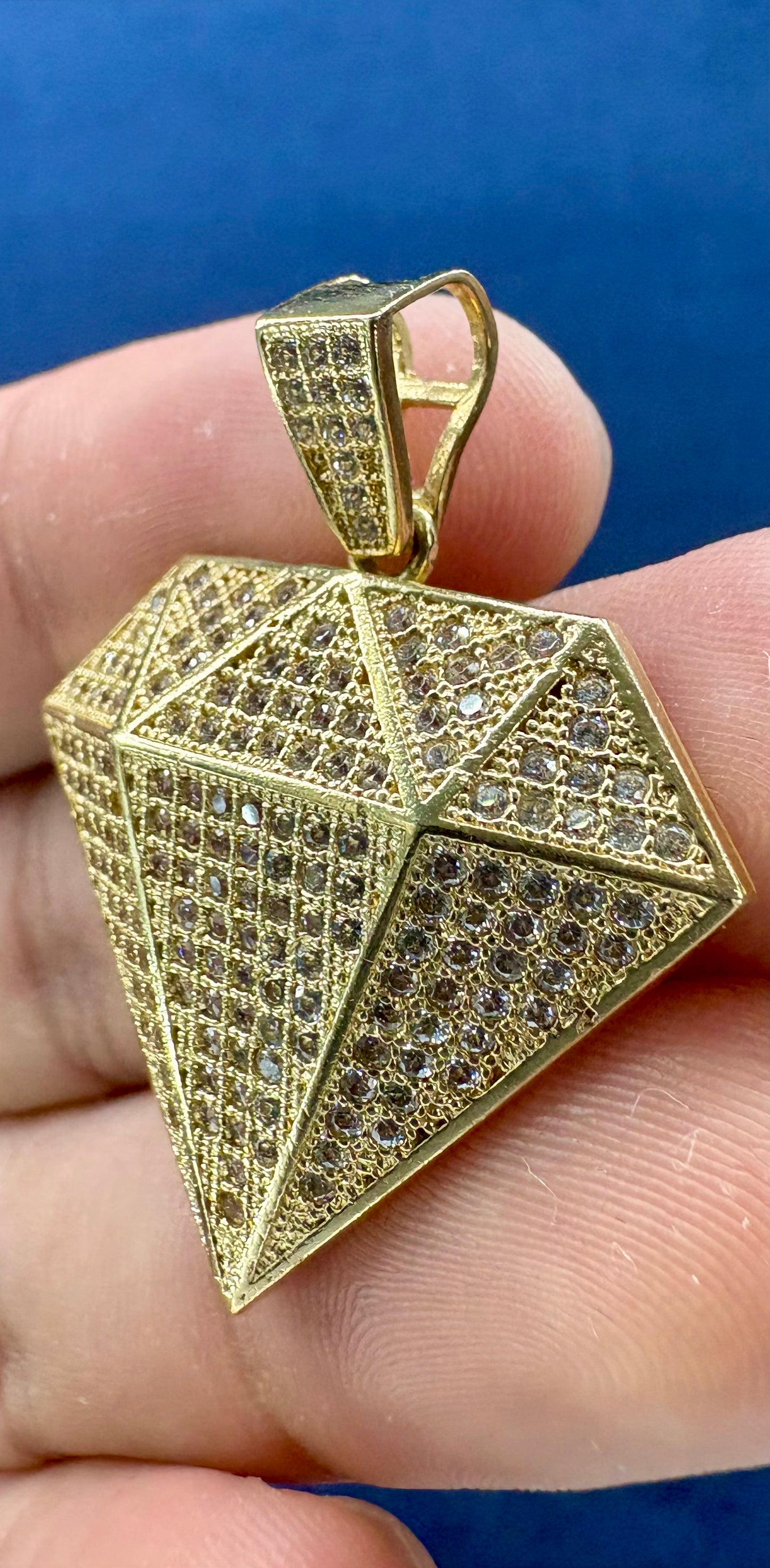 10K Gold and White Saphire Diamond Shape Pendant