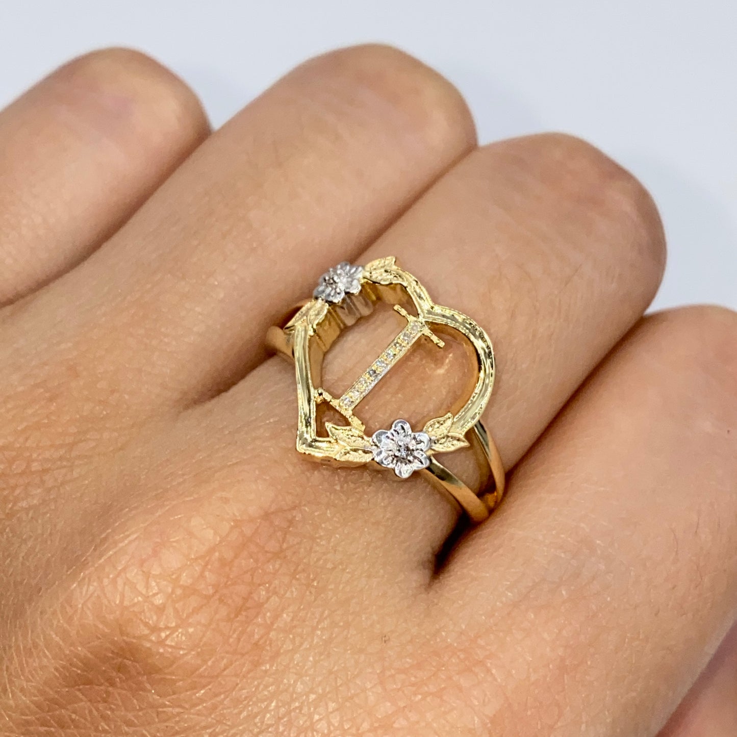 10K Bloom Heart Letter Diamond Ring