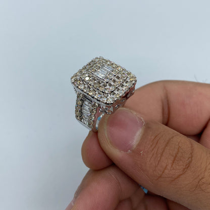 14K Rectangle Center Diamond Baguette Ring in White